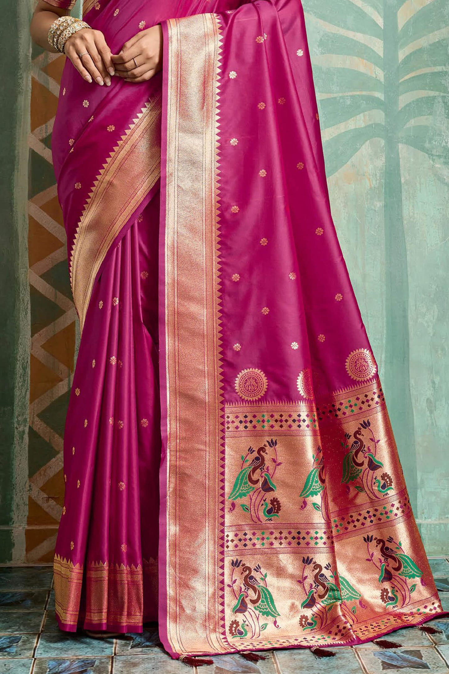 Adorning Wine Paithani Silk Saree With Scintillating Blouse Piece