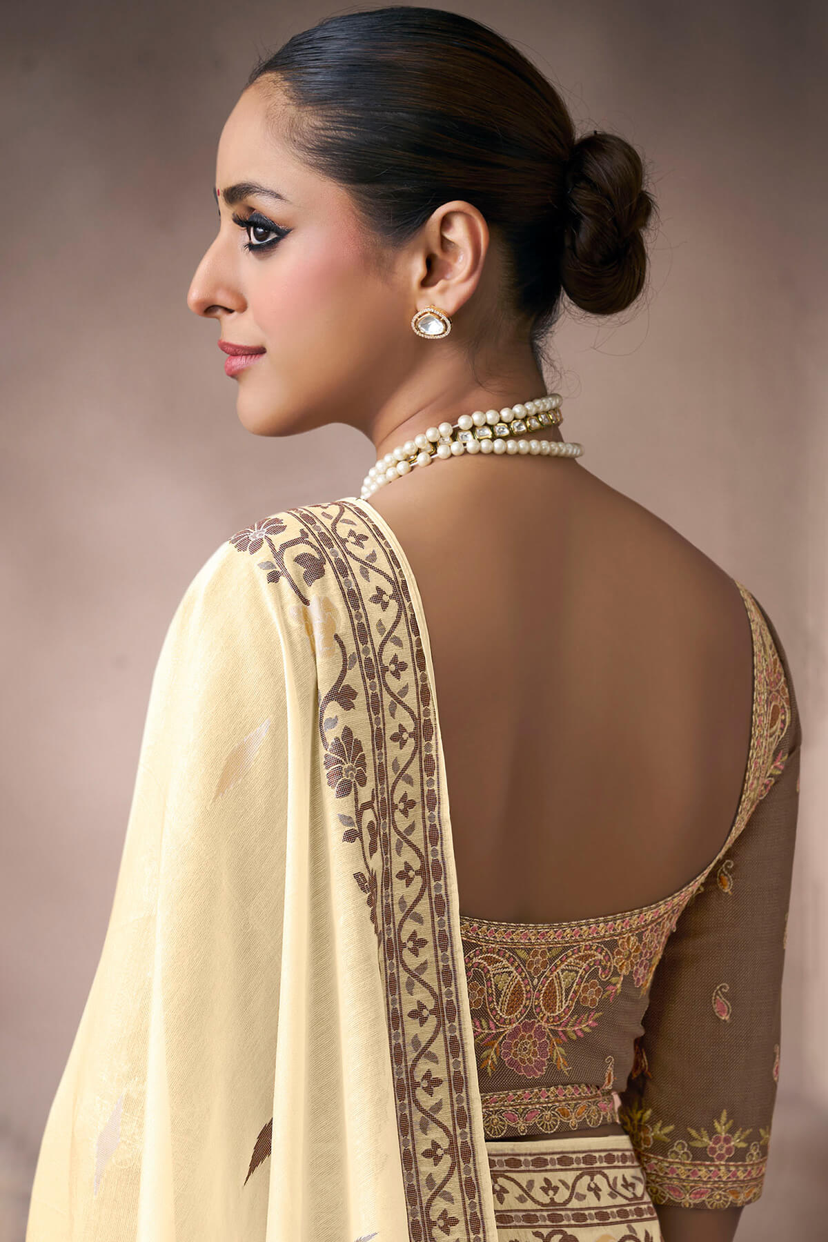 Woebegone Beige Viscose Cotton Silk Saree With Captivating Blouse Piece