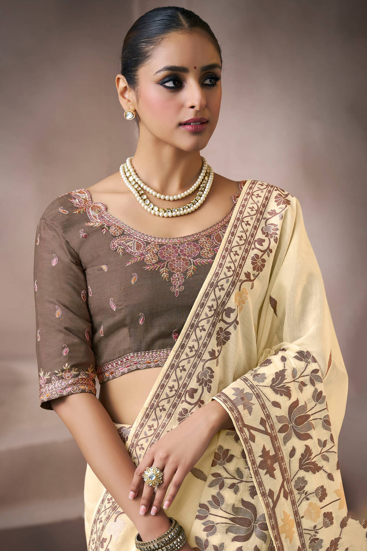 Woebegone Beige Viscose Cotton Silk Saree With Captivating Blouse Piece