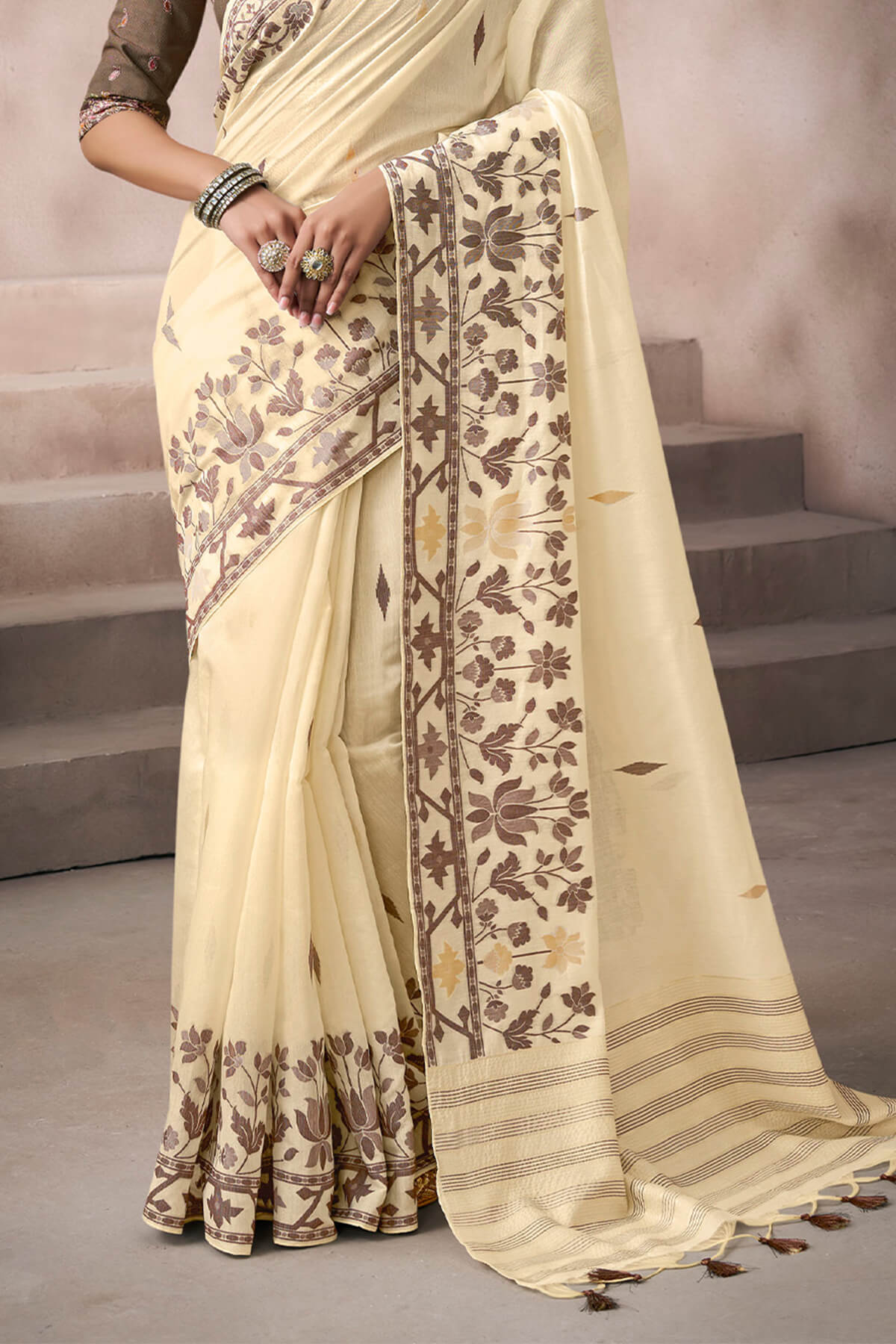 Woebegone Beige Viscose Cotton Silk Saree With Captivating Blouse Piece