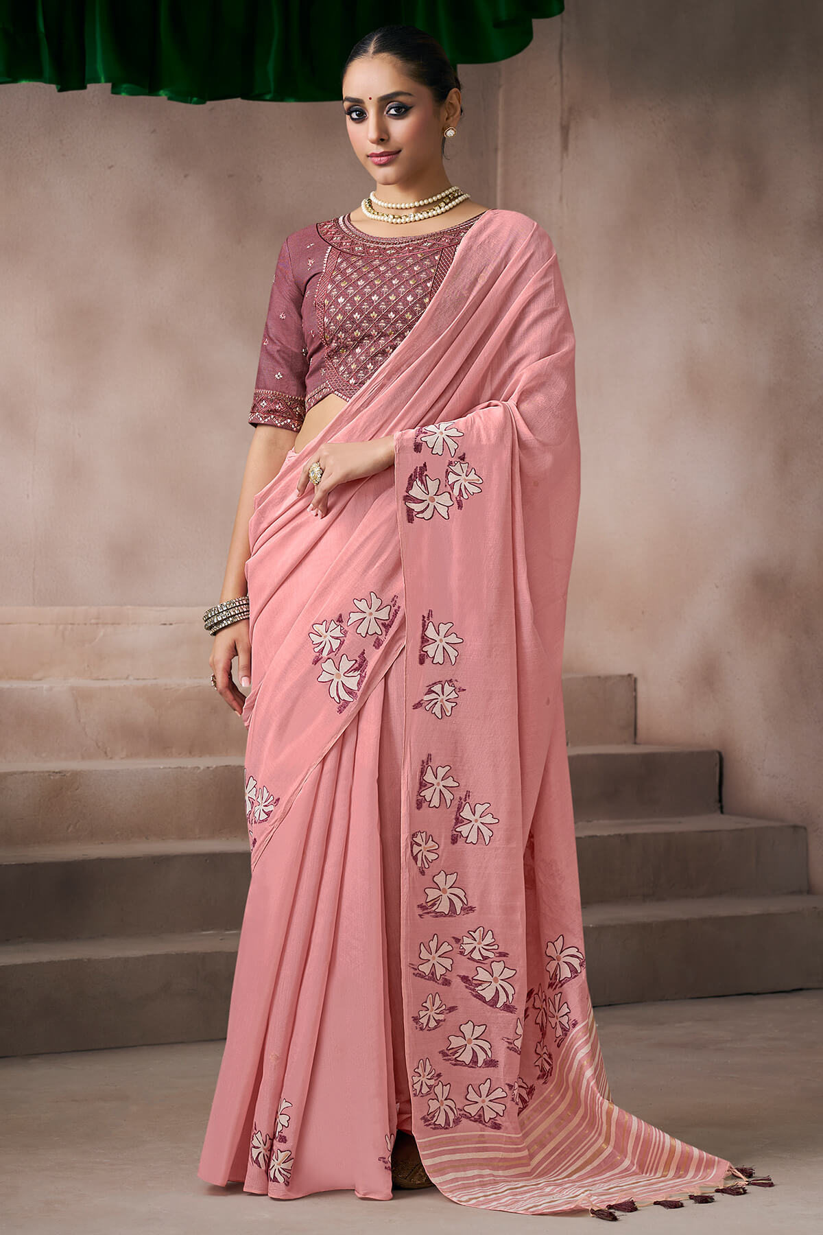 Redolent Pink Viscose Cotton Silk Saree With Exemplary Blouse Piece