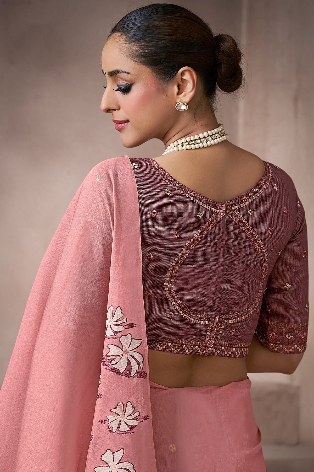 Redolent Pink Viscose Cotton Silk Saree With Exemplary Blouse Piece
