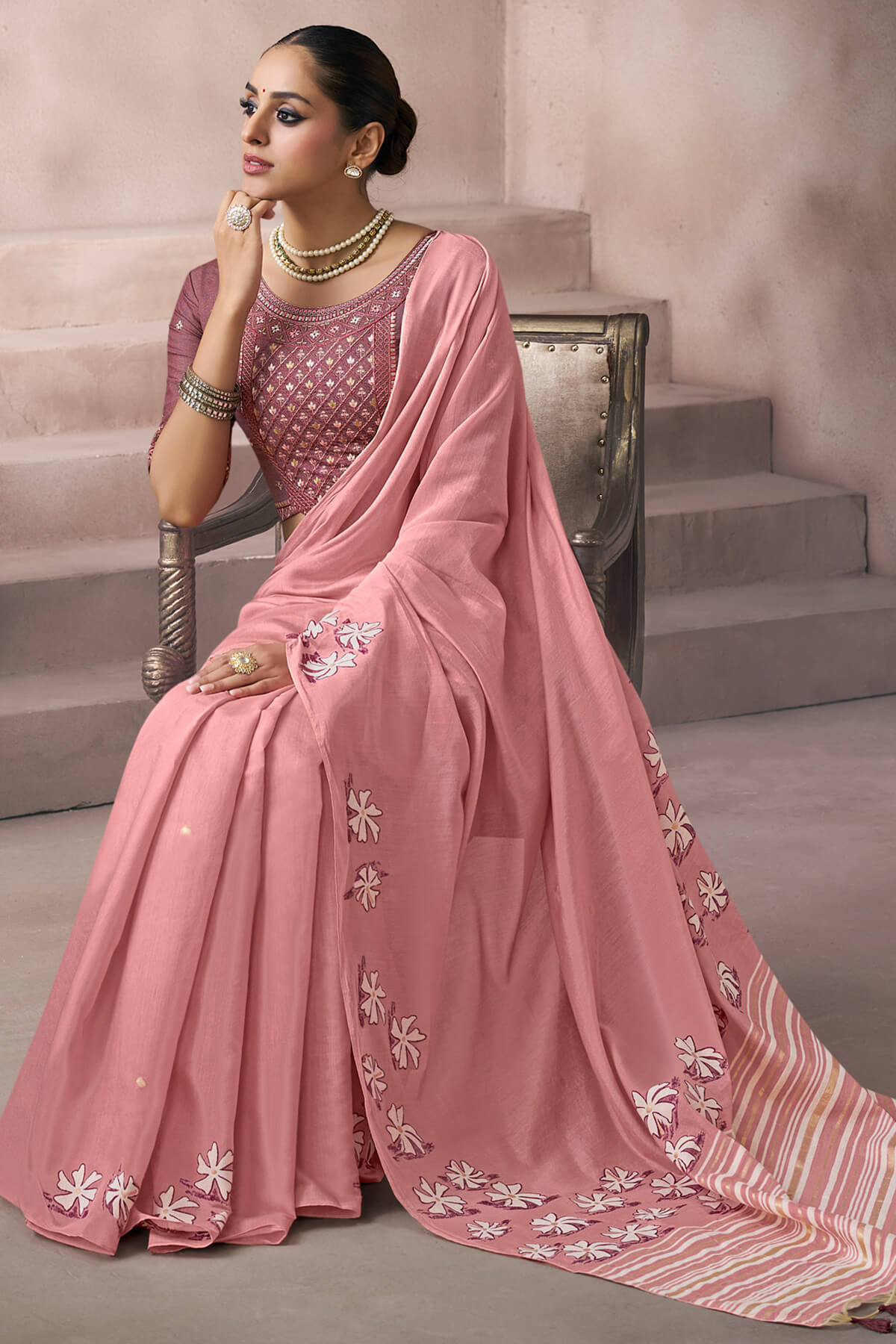 Redolent Pink Viscose Cotton Silk Saree With Exemplary Blouse Piece