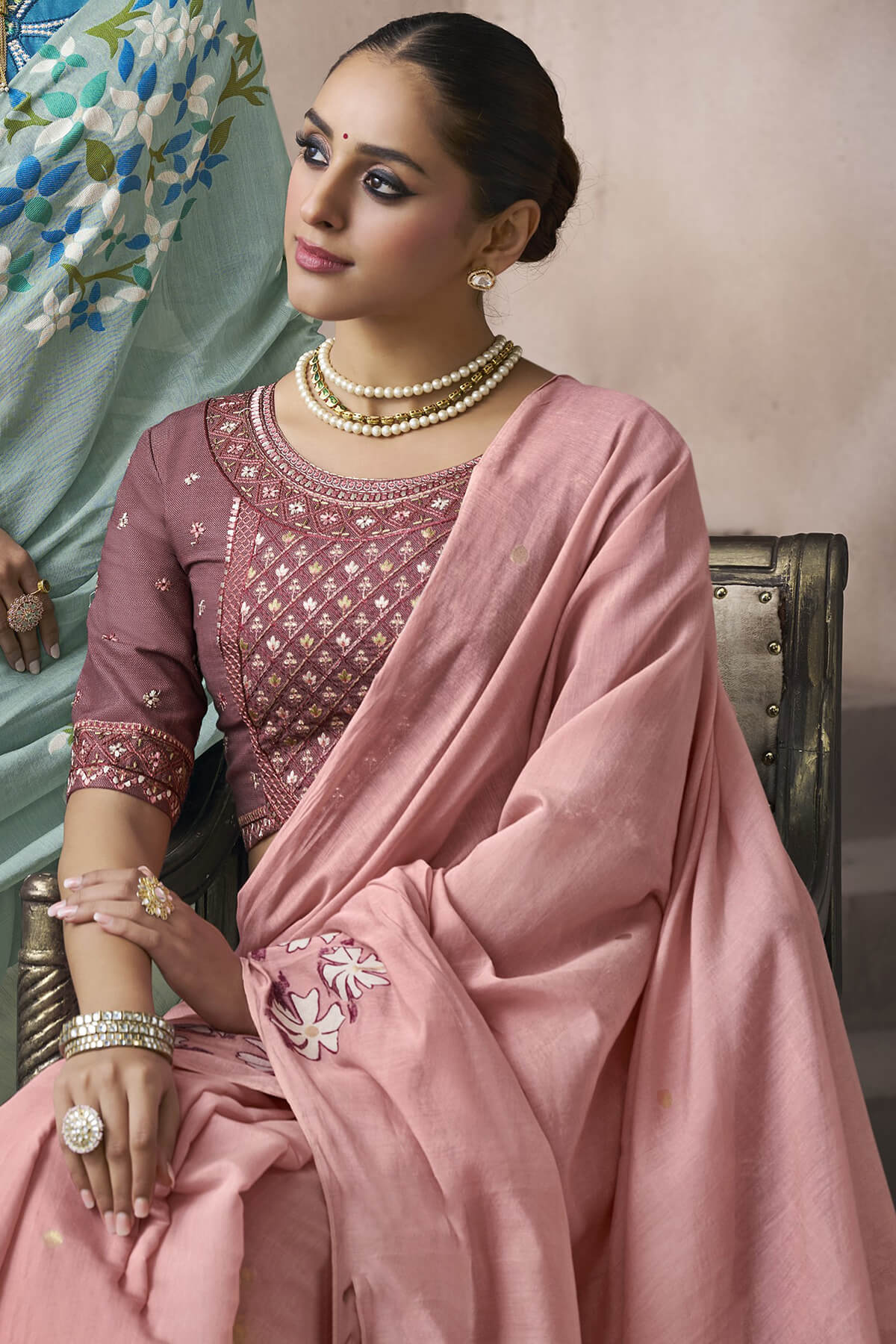 Redolent Pink Viscose Cotton Silk Saree With Exemplary Blouse Piece