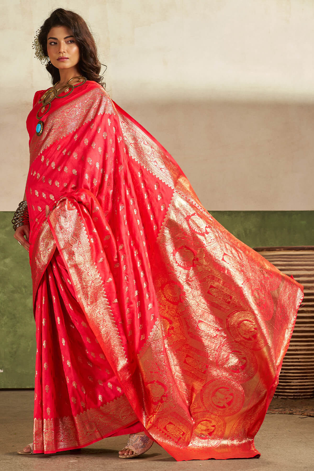 Intricate Dark Pink Pure Zari Weaving Banarasi Silk Saree With Desuetude Blouse Piece