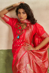 Intricate Dark Pink Pure Zari Weaving Banarasi Silk Saree With Desuetude Blouse Piece
