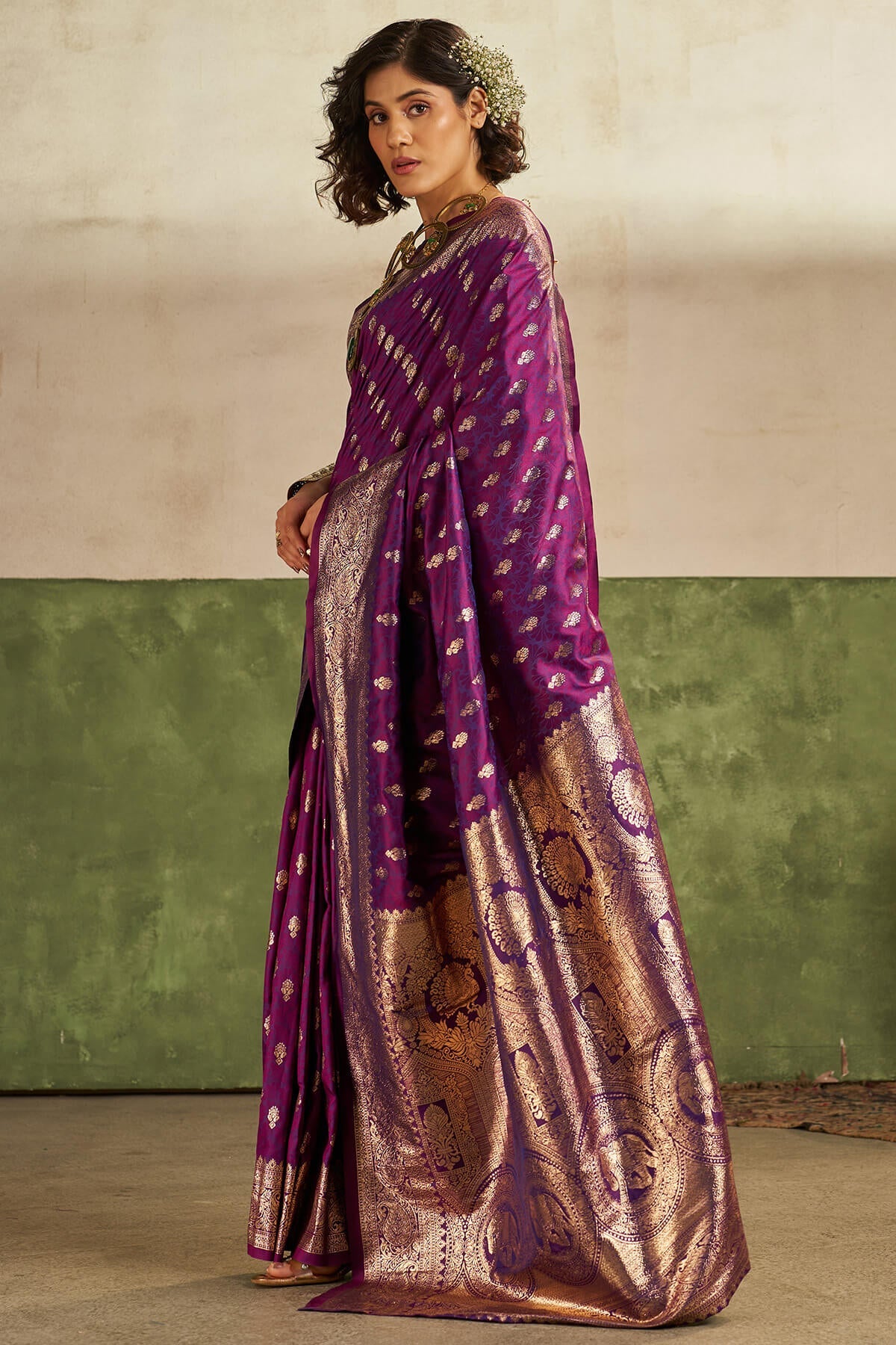 Dissemble Purple Pure Zari Weaving Banarasi Silk Saree With Majestic Blouse Piece