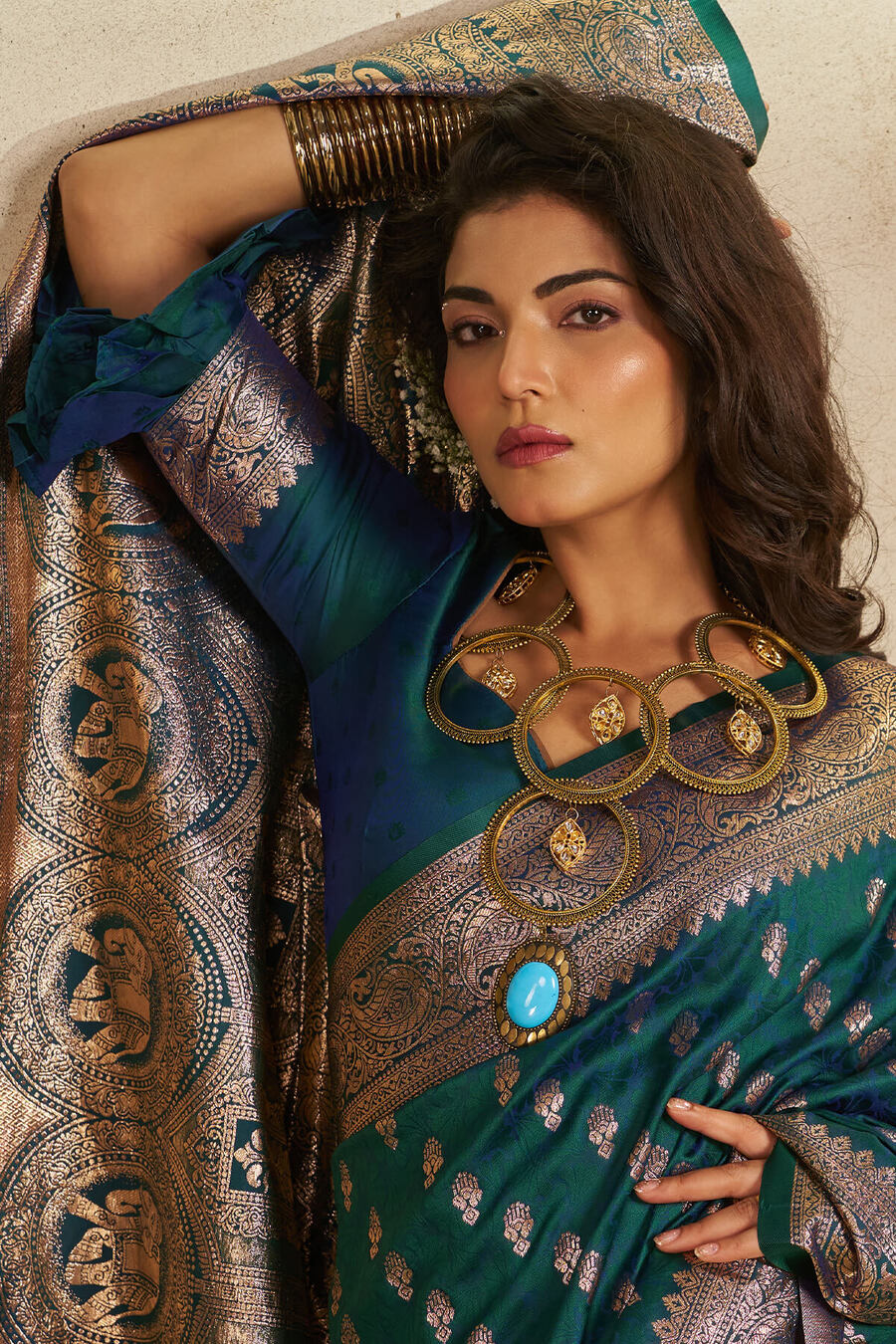 Stunner Rama Pure Zari Weaving Banarasi Silk Saree With Artistic Blouse Piece