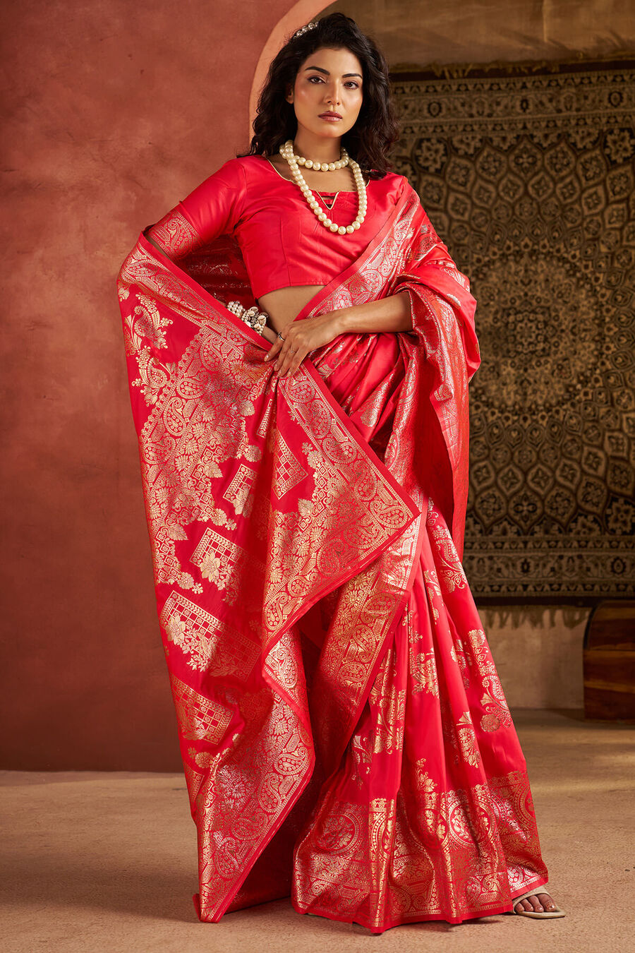 Sizzling Dark Pink Pure Zari Weaving Banarasi Silk Saree With Ailurophile Blouse Piece