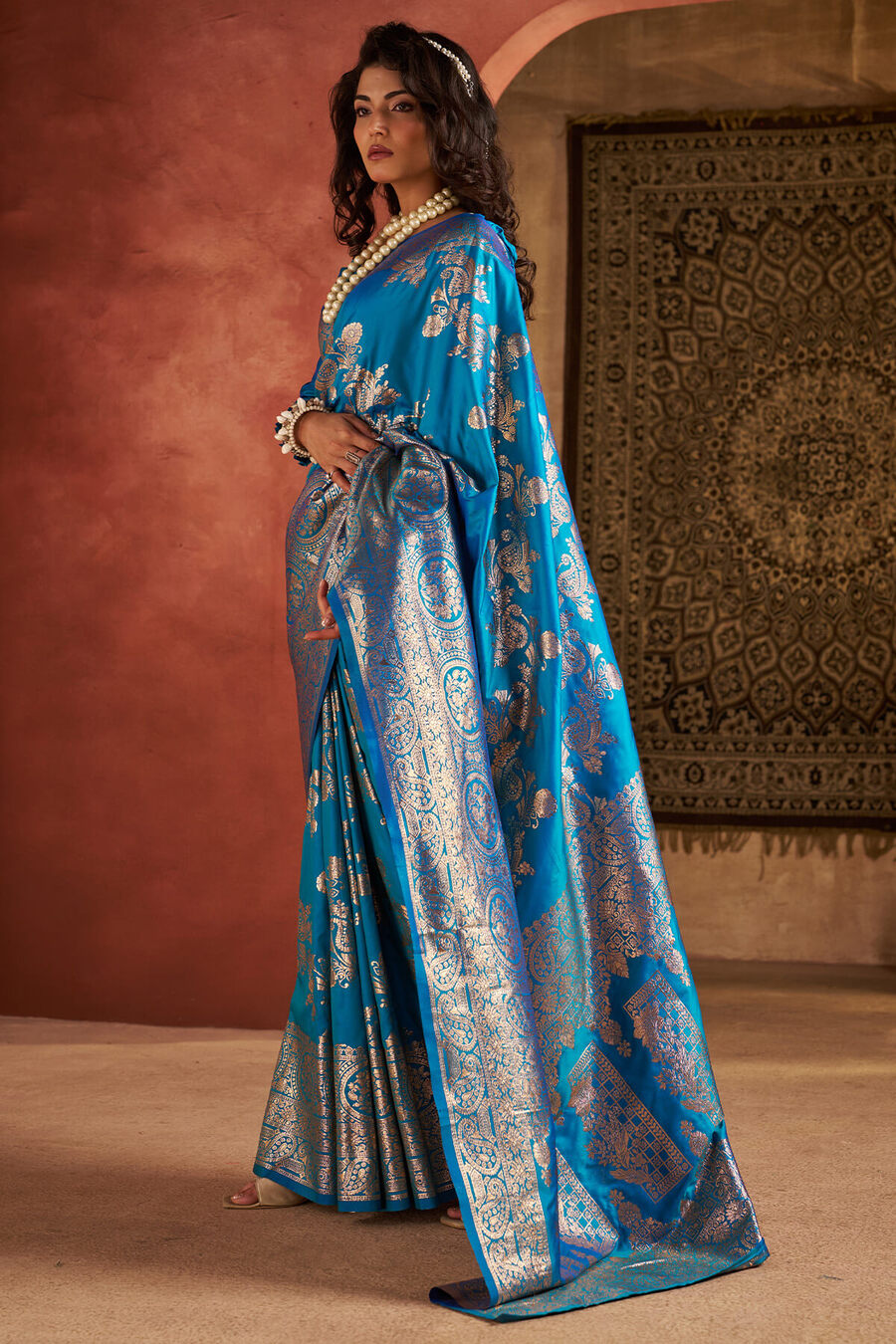 Woebegone Firozi Pure Zari Weaving Banarasi Silk Saree With Seraphic Blouse Piece