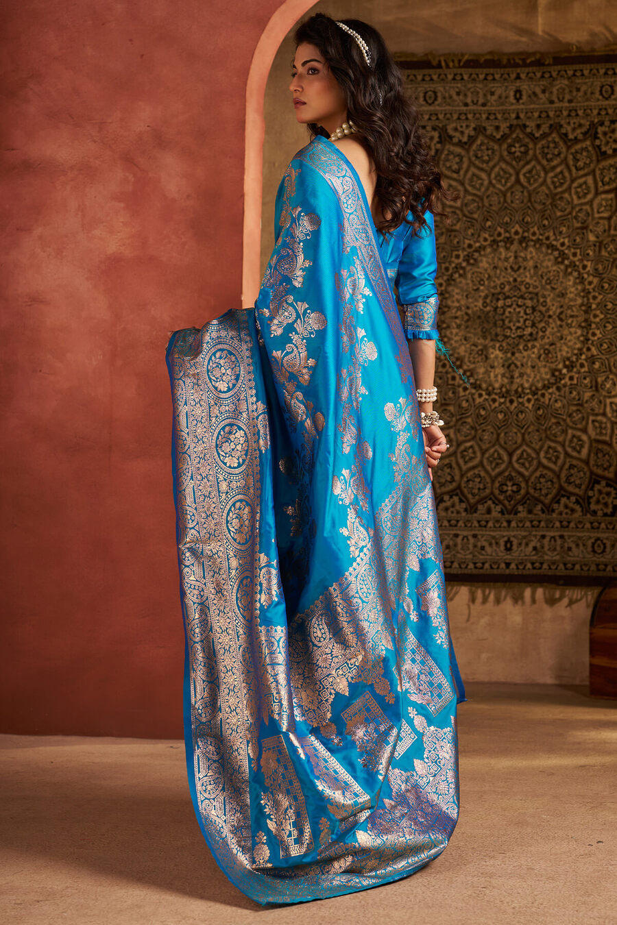Woebegone Firozi Pure Zari Weaving Banarasi Silk Saree With Seraphic Blouse Piece