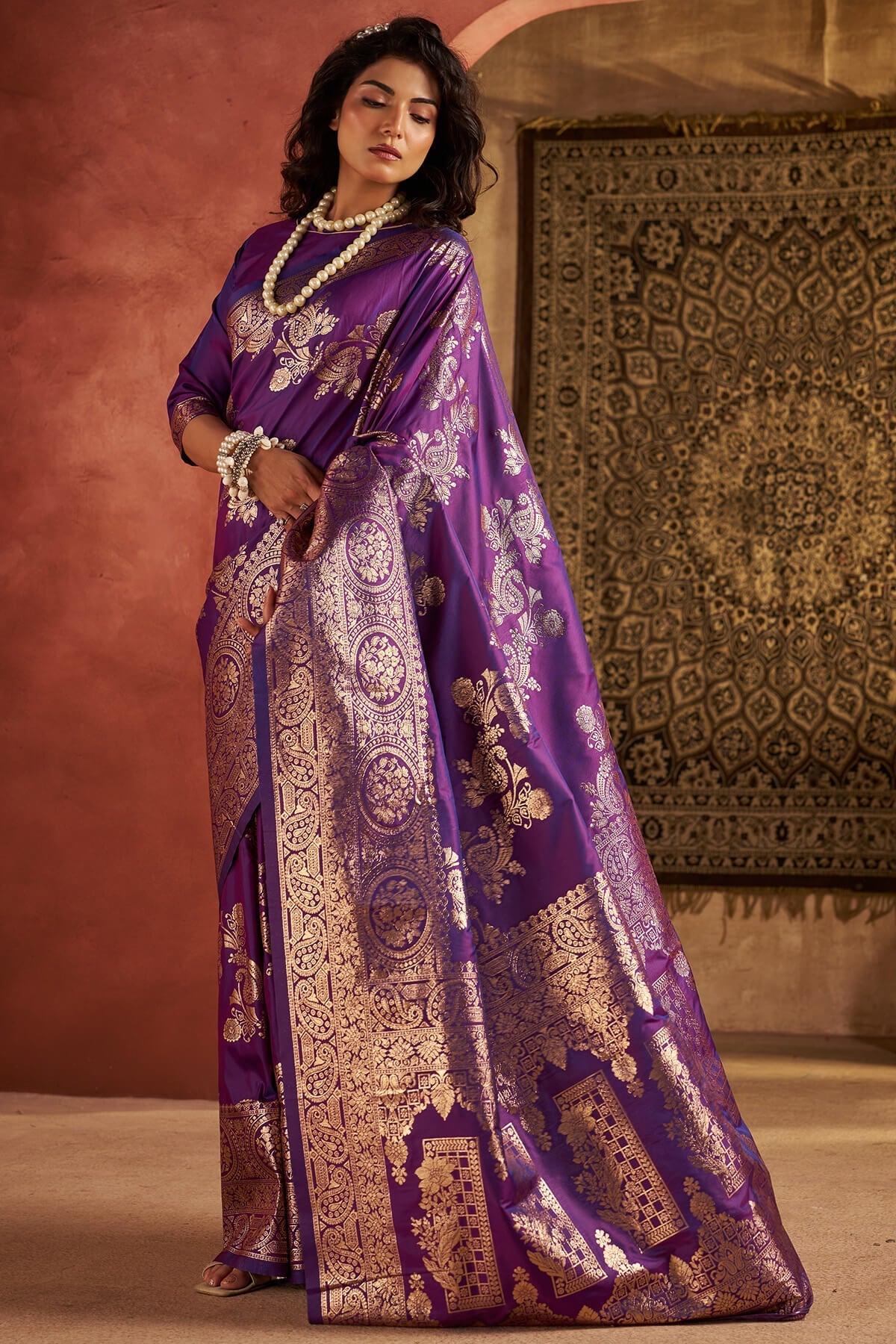 Snazzy Purple Pure Zari Weaving Banarasi Silk Saree With Eloquence Blouse Piece