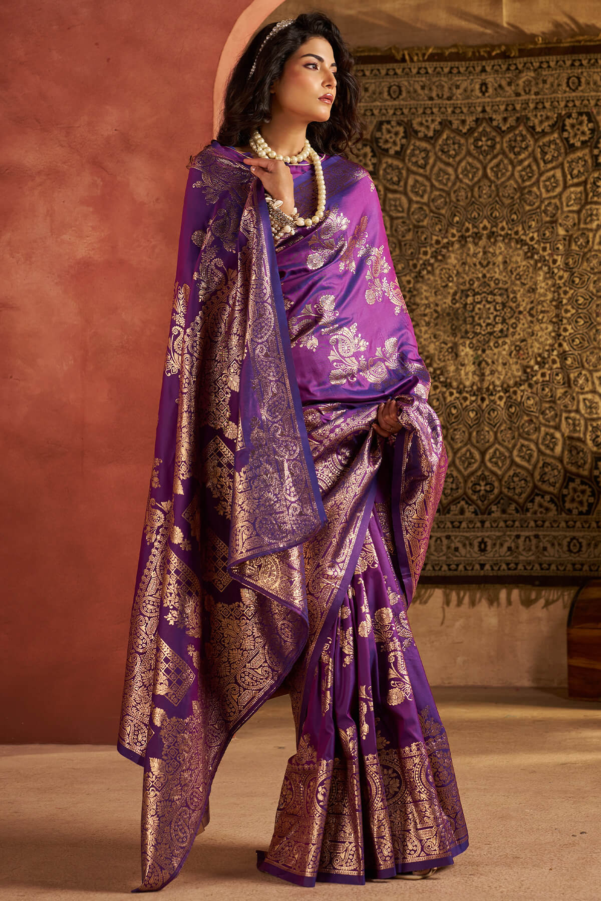 Snazzy Purple Pure Zari Weaving Banarasi Silk Saree With Eloquence Blouse Piece