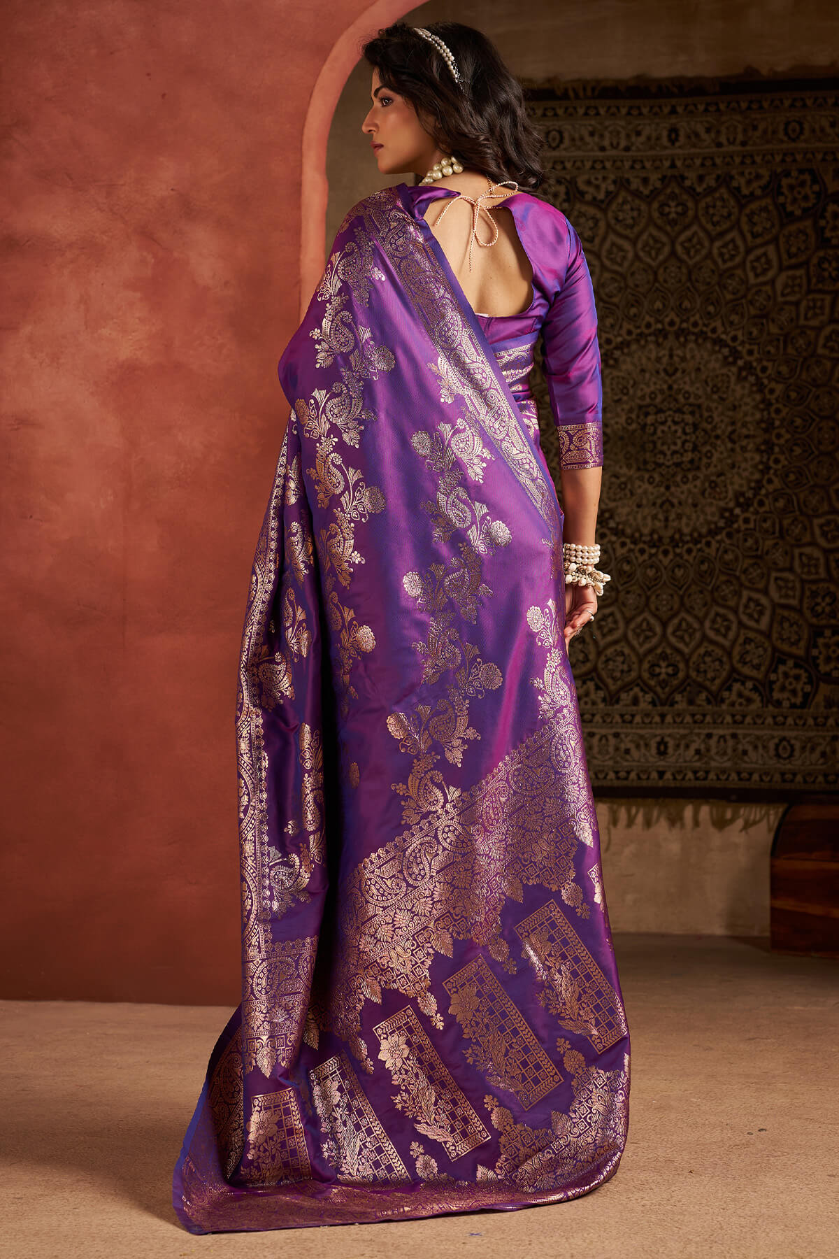 Snazzy Purple Pure Zari Weaving Banarasi Silk Saree With Eloquence Blouse Piece
