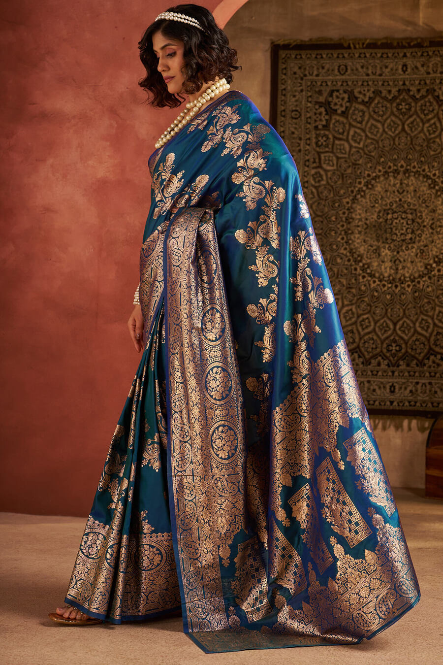 Propinquity Rama Pure Zari Weaving Banarasi Silk Saree With Entrancing Blouse Piece