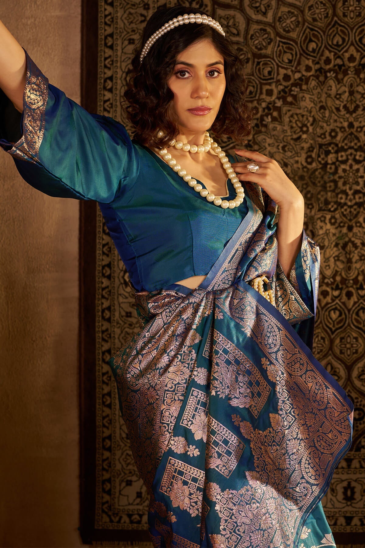 Propinquity Rama Pure Zari Weaving Banarasi Silk Saree With Entrancing Blouse Piece
