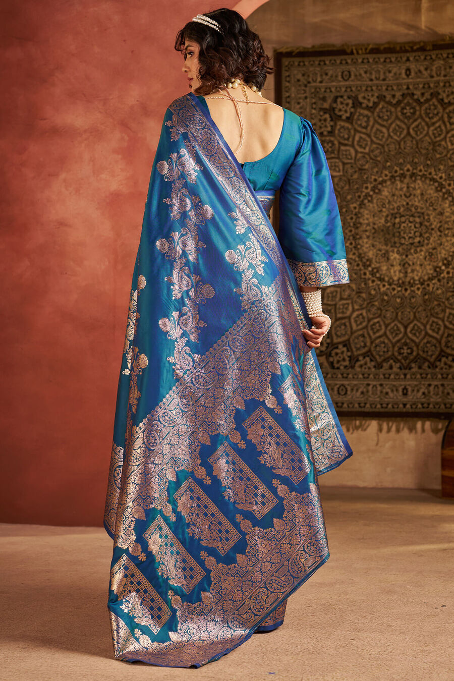 Propinquity Rama Pure Zari Weaving Banarasi Silk Saree With Entrancing Blouse Piece