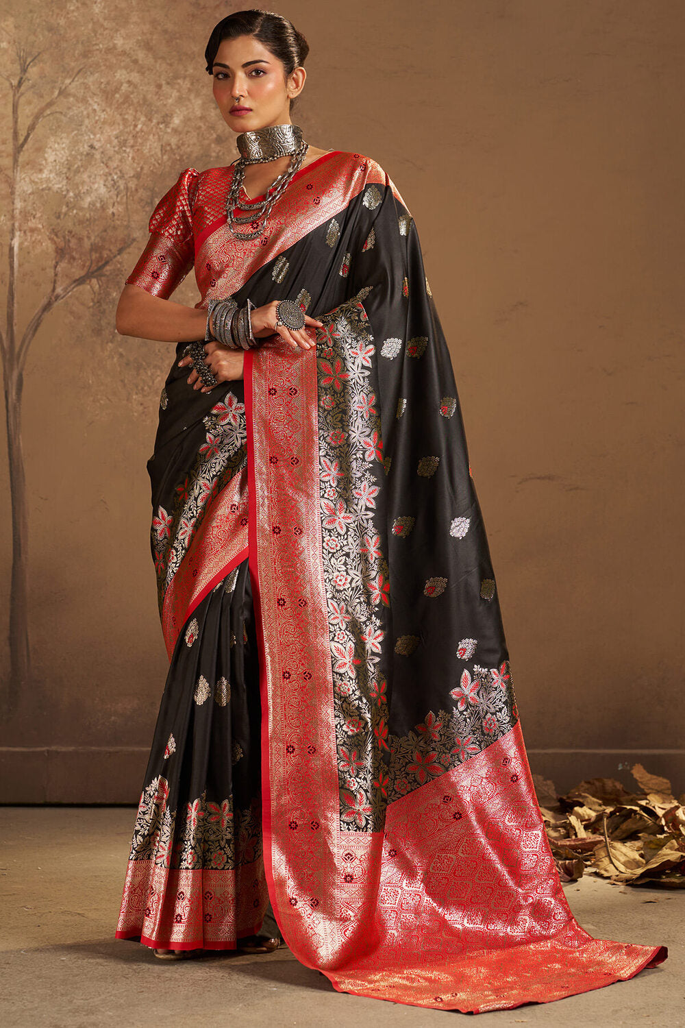 Prominent Black Pure Zari Weaving Banarasi Silk Saree With Ideal Blouse Piece