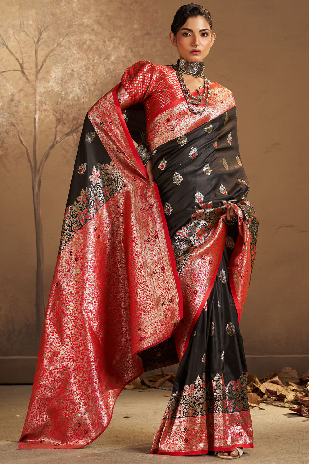 Prominent Black Pure Zari Weaving Banarasi Silk Saree With Ideal Blouse Piece