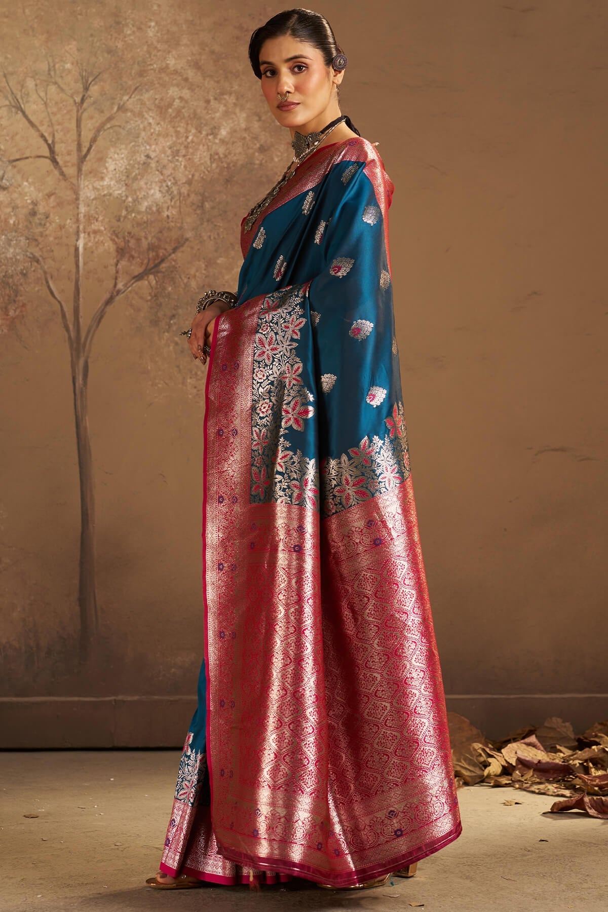 Dazzling Rama Pure Zari Weaving Banarasi Silk Saree With Snappy Blouse Piece