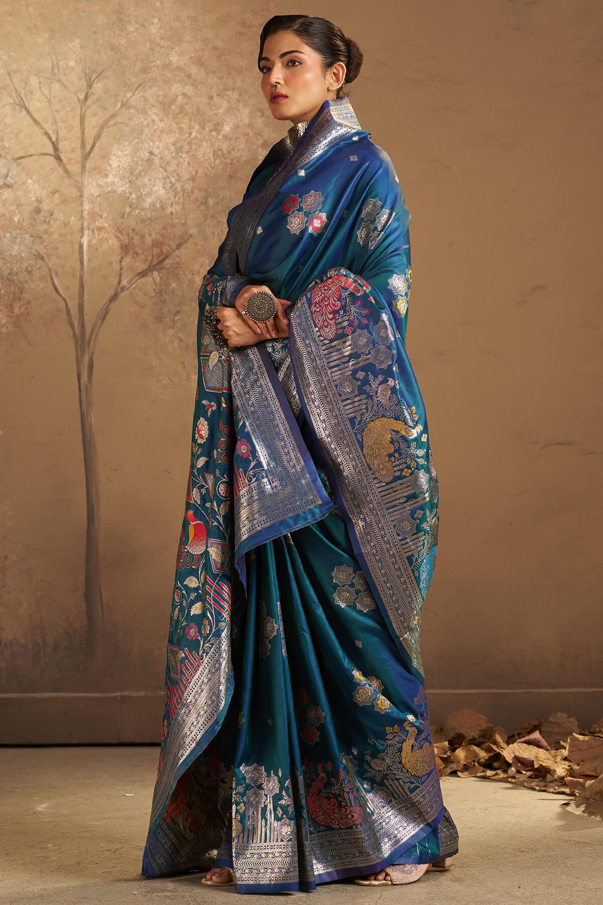 Arresting Rama Pure Zari Weaving Banarasi Silk Saree With Gratifying Blouse Piece