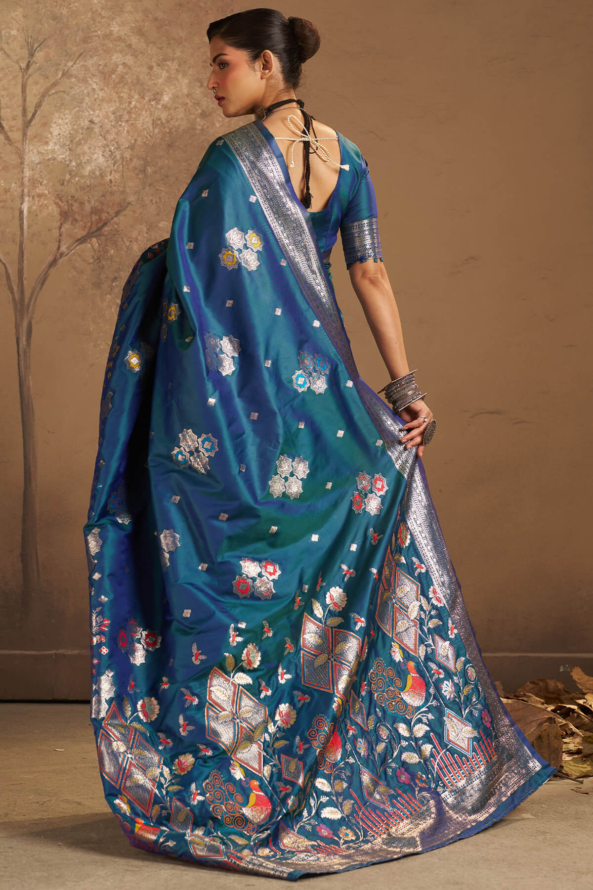 Arresting Rama Pure Zari Weaving Banarasi Silk Saree With Gratifying Blouse Piece