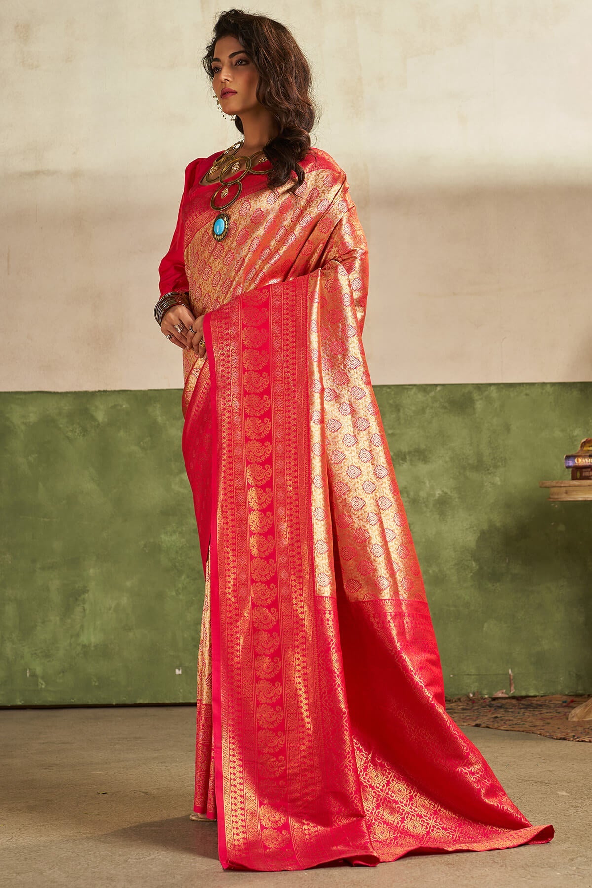 Magnetic Dark Pink Kanjivaram Silk Saree With Flaunt Blouse Piece