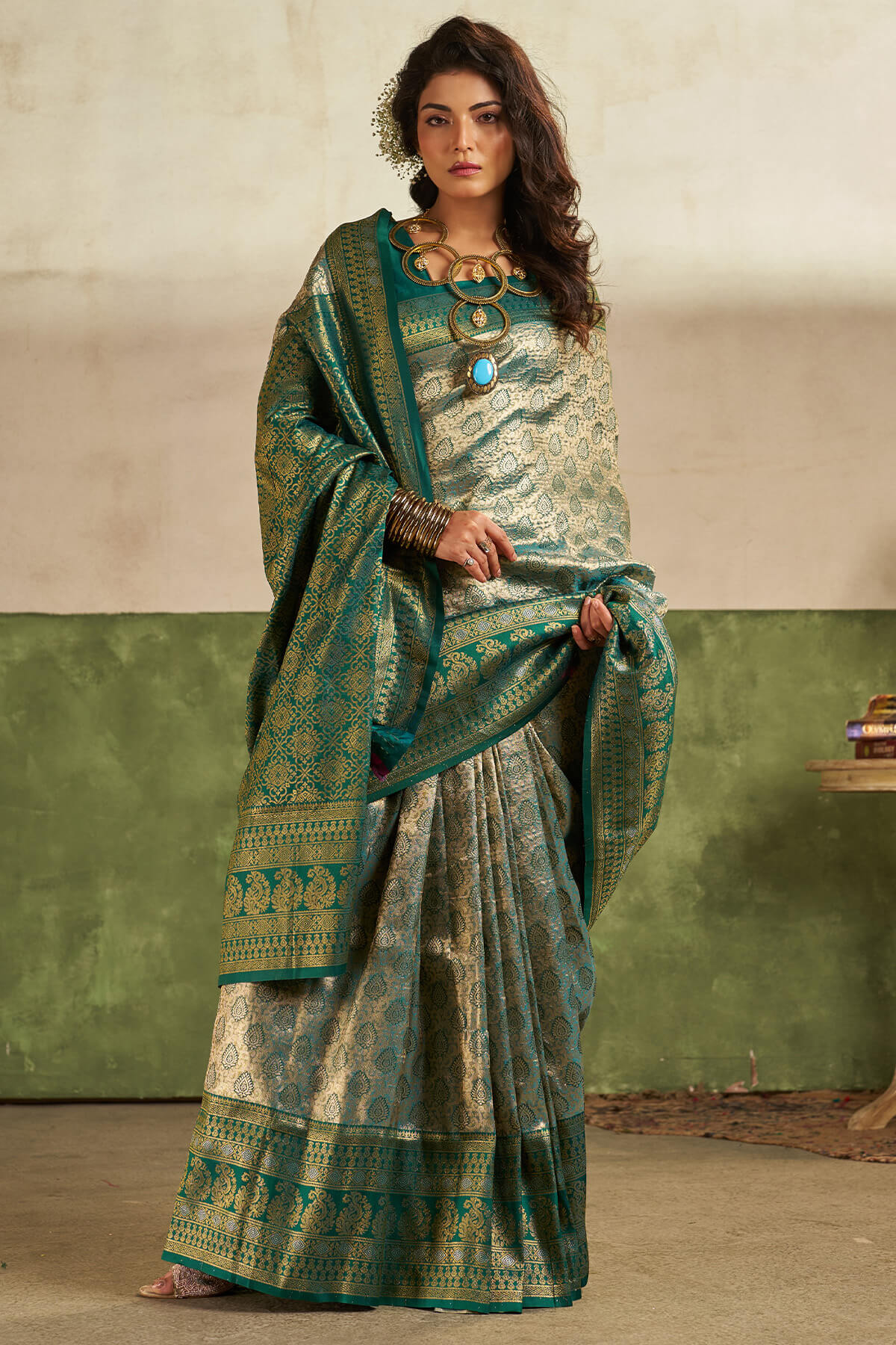 Surreptitious Green Kanjivaram Silk Saree With Super classy Blouse Piece