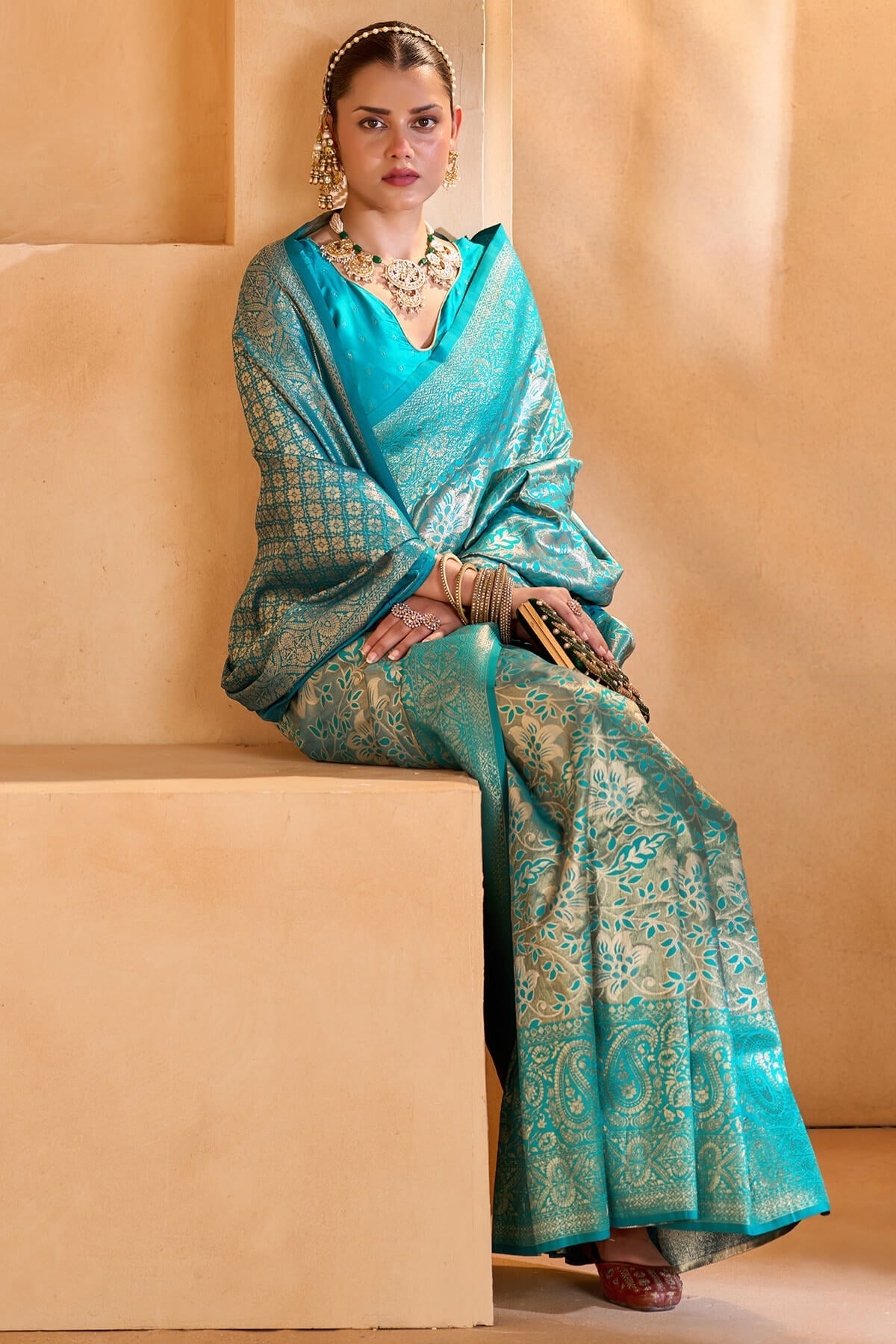 Sempiternal Firozi Kanjivaram Silk Saree With Unique Blouse Piece