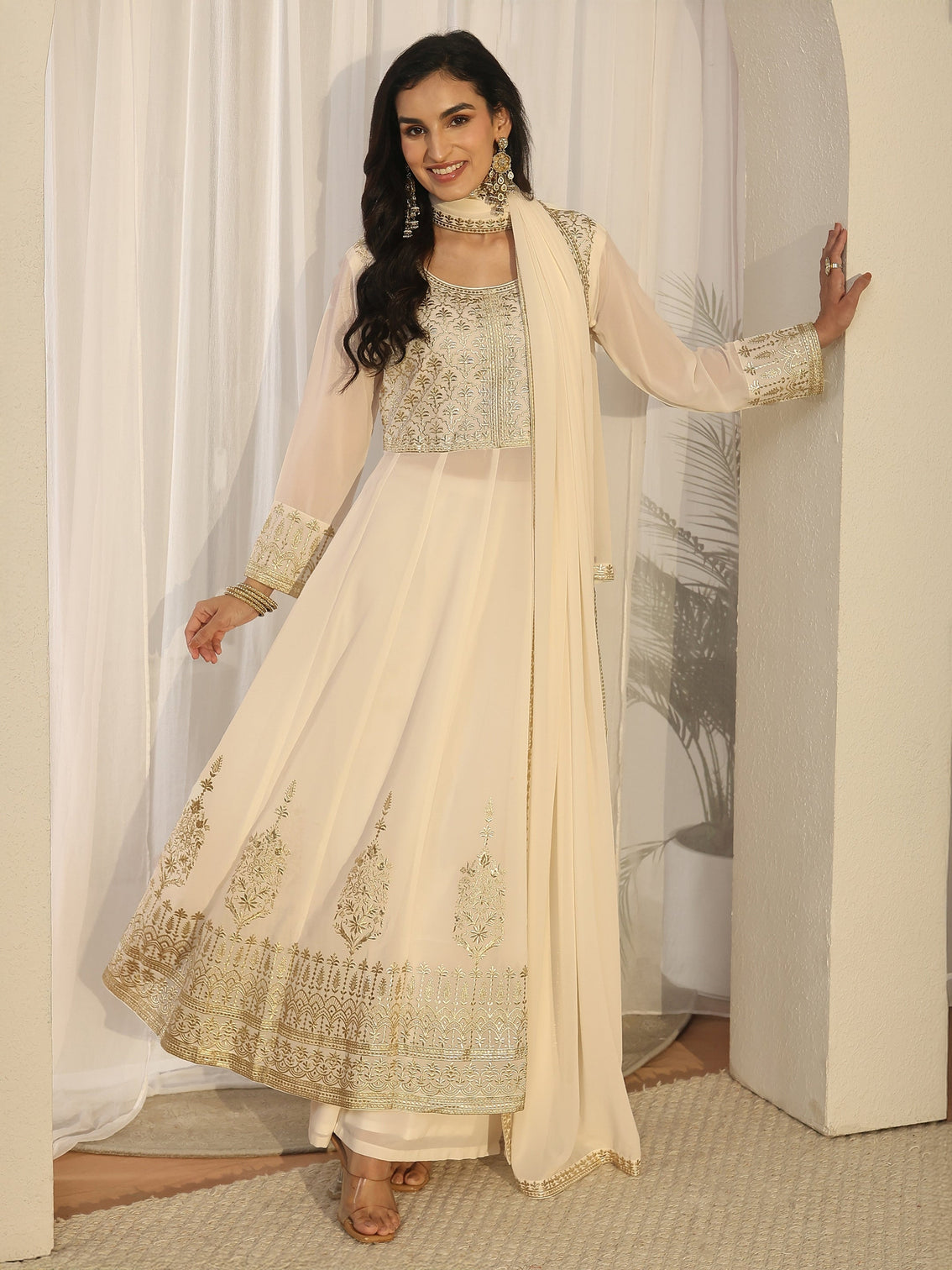 Mameraa Art White Floral Embroidered Georgette Anarkali Suit Set