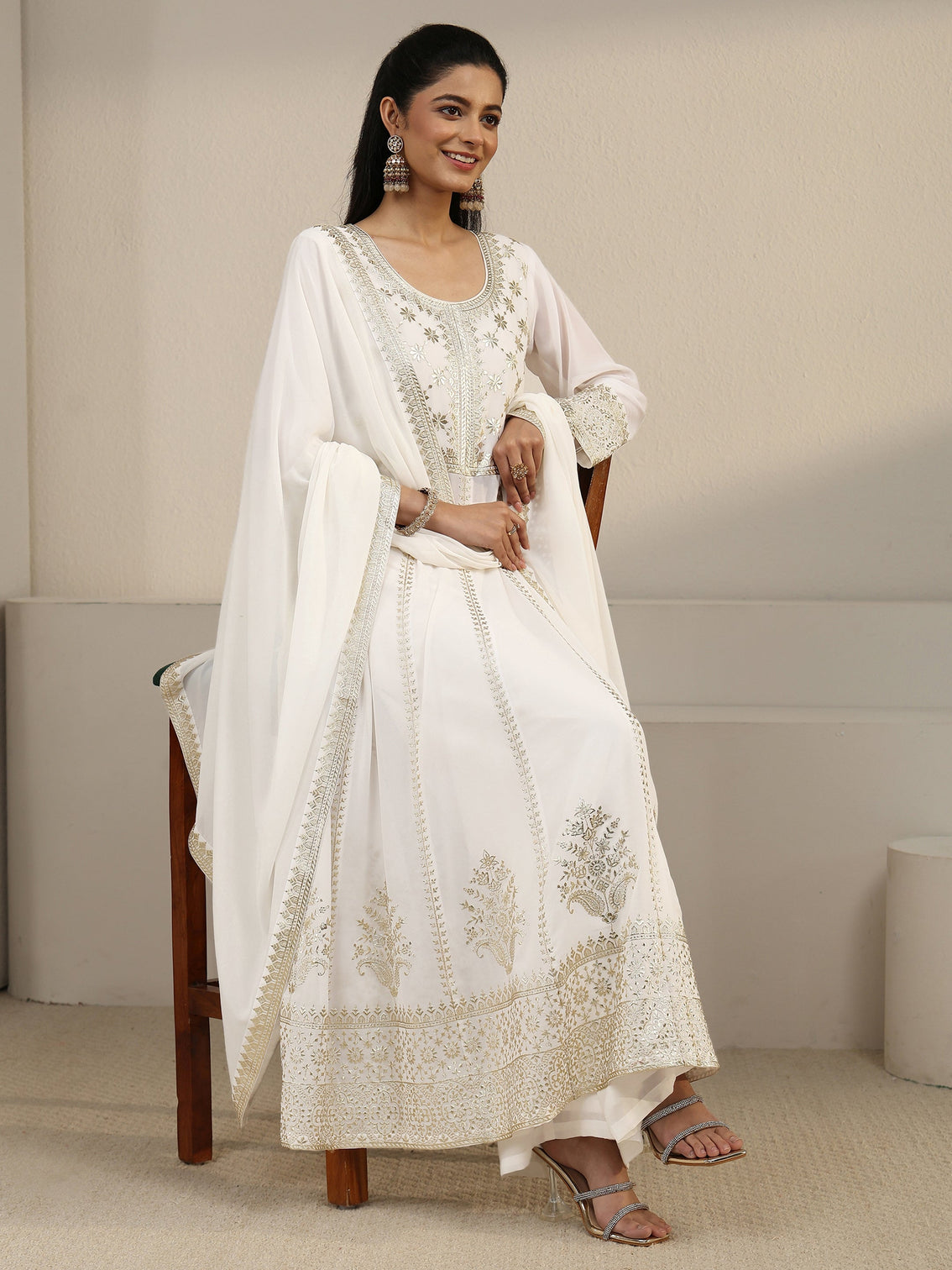 Mameraa Art White Floral Embroidered Georgette Anarkali Suit Set