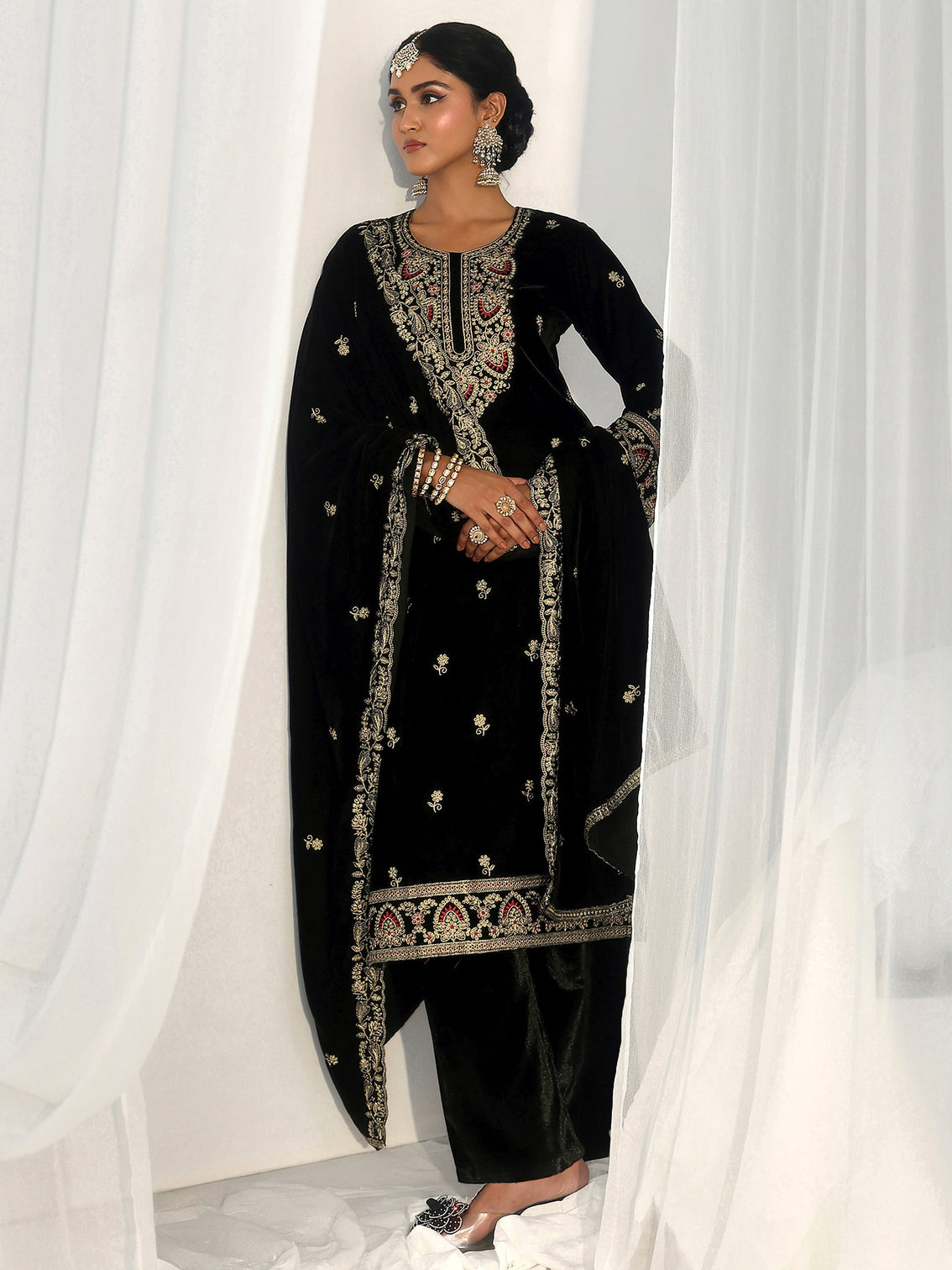 Mameraa Black Ethnic Embroidered Velvet Straight Suit Set