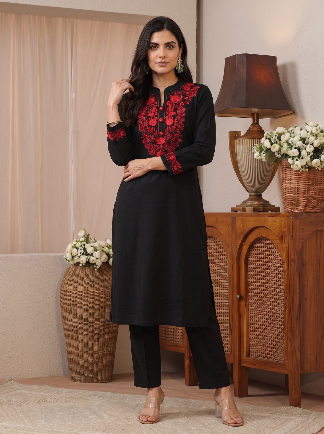Mameraa Black Floral Embroidered Straight Kurta