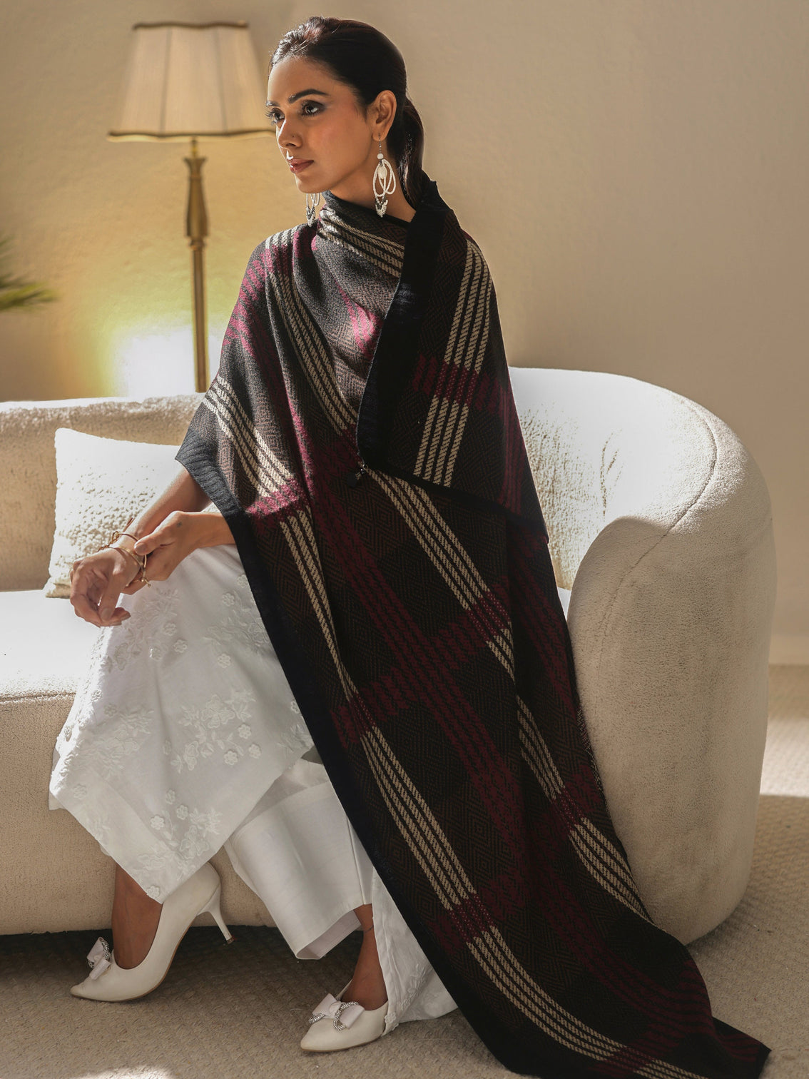 Mameraa Black Geometric Knitted Acrylic Shawl