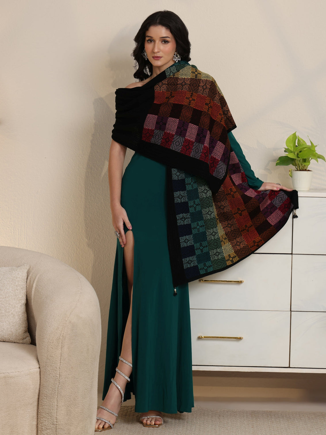 Mameraa Black Geometric Knitted Acrylic Wrap Shawl