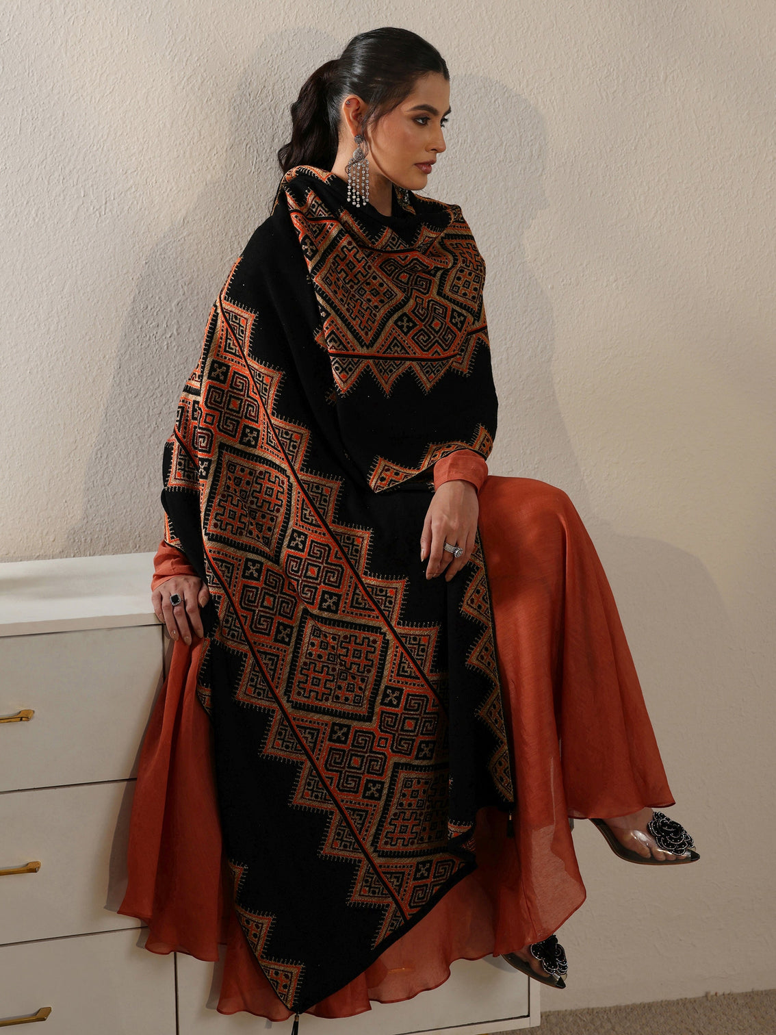 Mameraa Black Geometric Knitted Acrylic Wrap Shawl