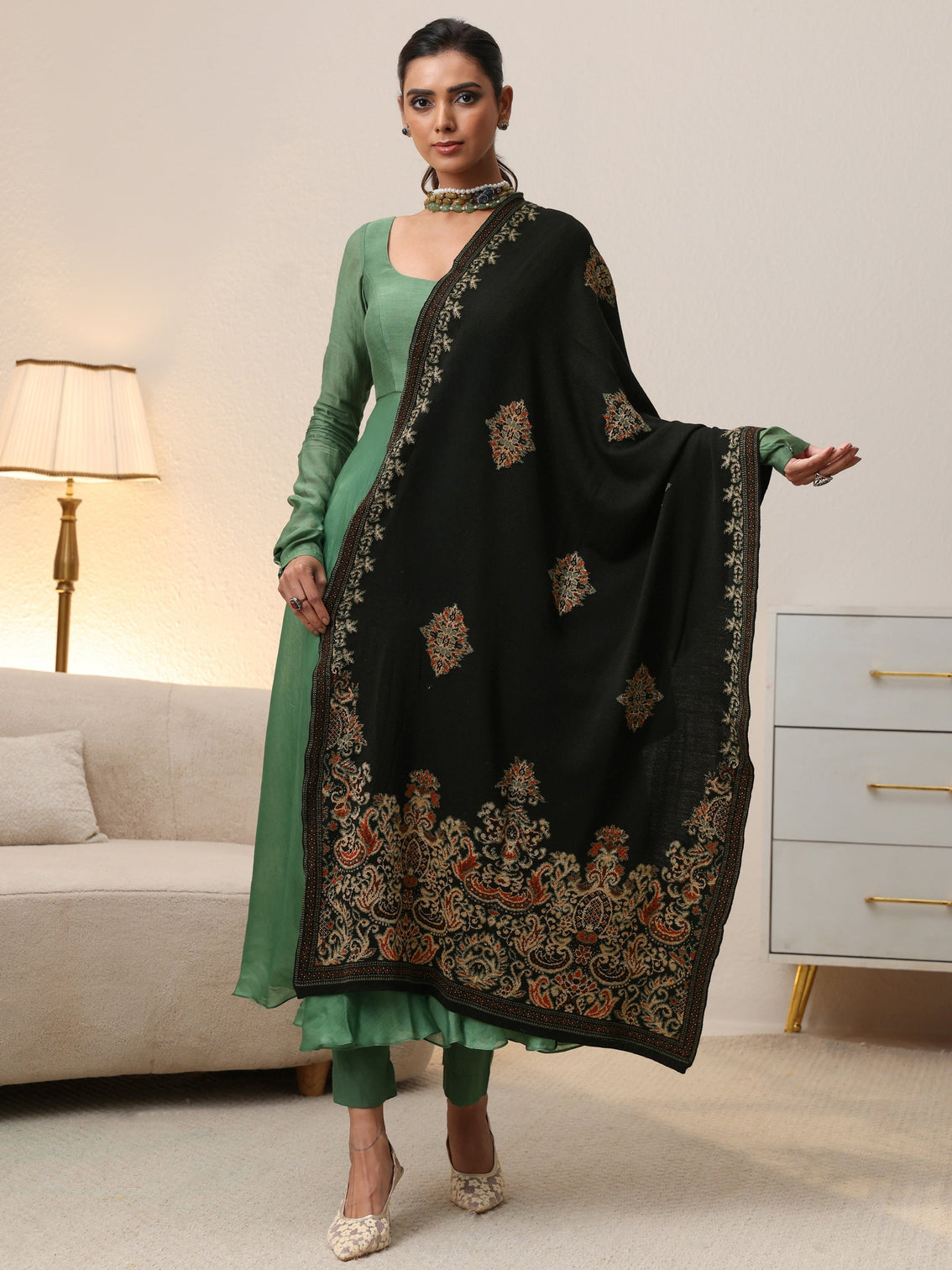 Mameraa Black Knitted Knitted Acrylic Shawl