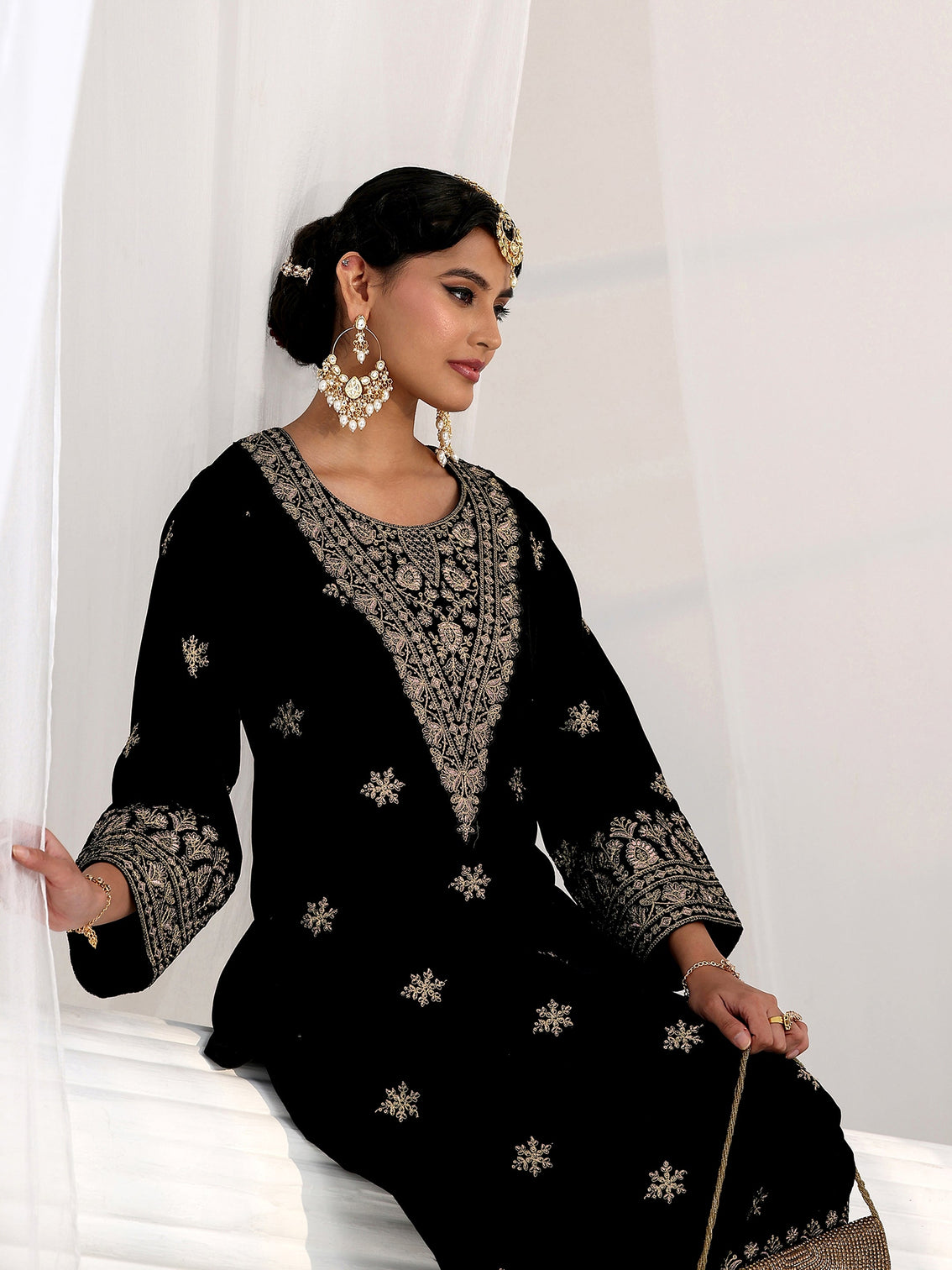 Mameraa Black Yoke Design Velvet Straight Kurta Set
