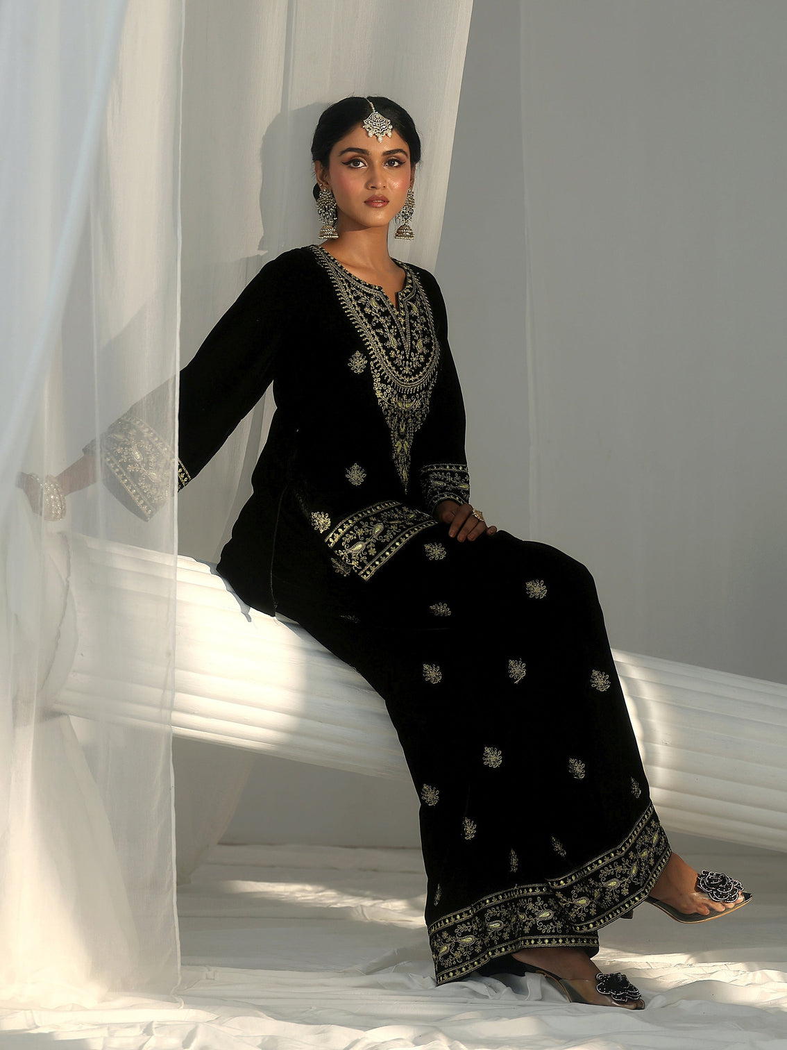 Mameraa Black Yoke Embroidered Design Velvet Co-Ord Set