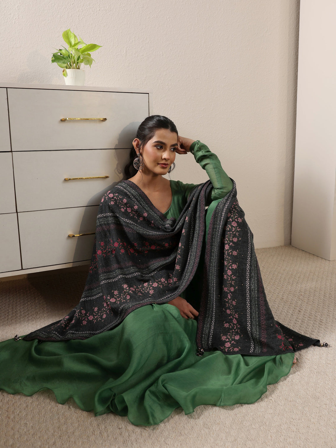 Mameraa Dark Grey Floral Knitted Acrylic Wrap Shawl