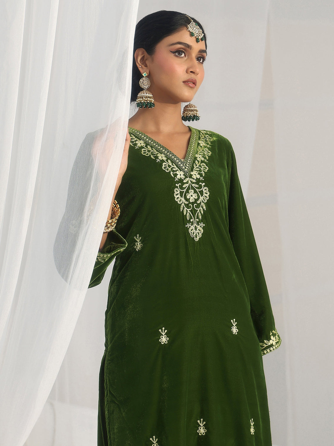 Mameraa Emerald Green Ethnic Embroidered Velvet Straight Suit Set