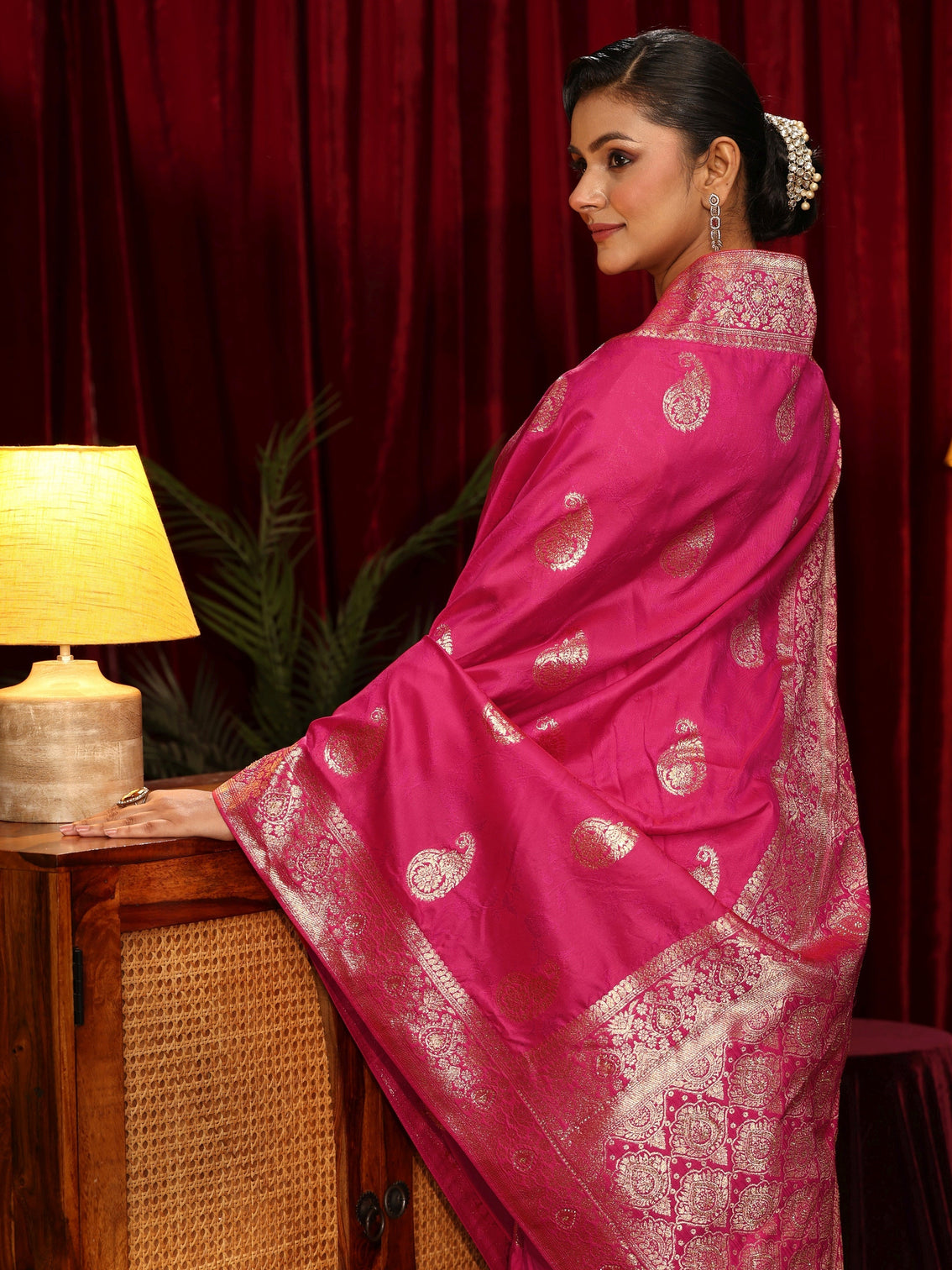 Mameraa Fuchsia Pink Paisley Woven Design Silk Blend Saree