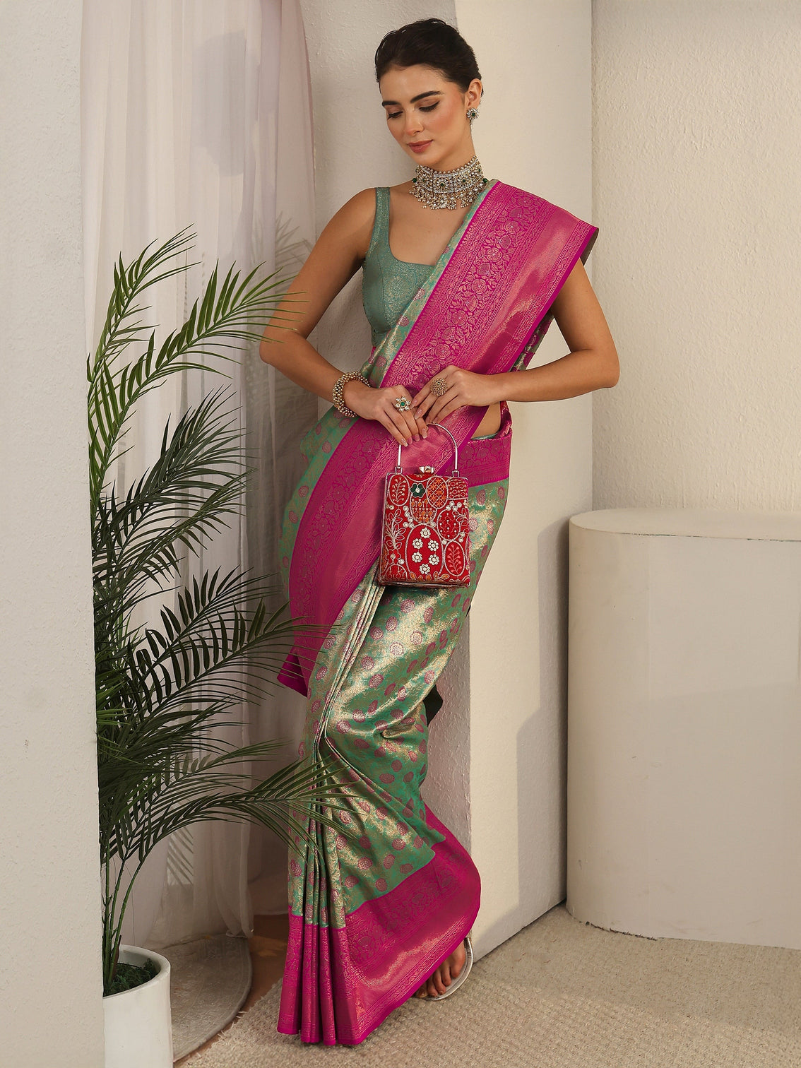 Mameraa Green and Pink Floral Woven Design Banarasi Silk Blend Saree