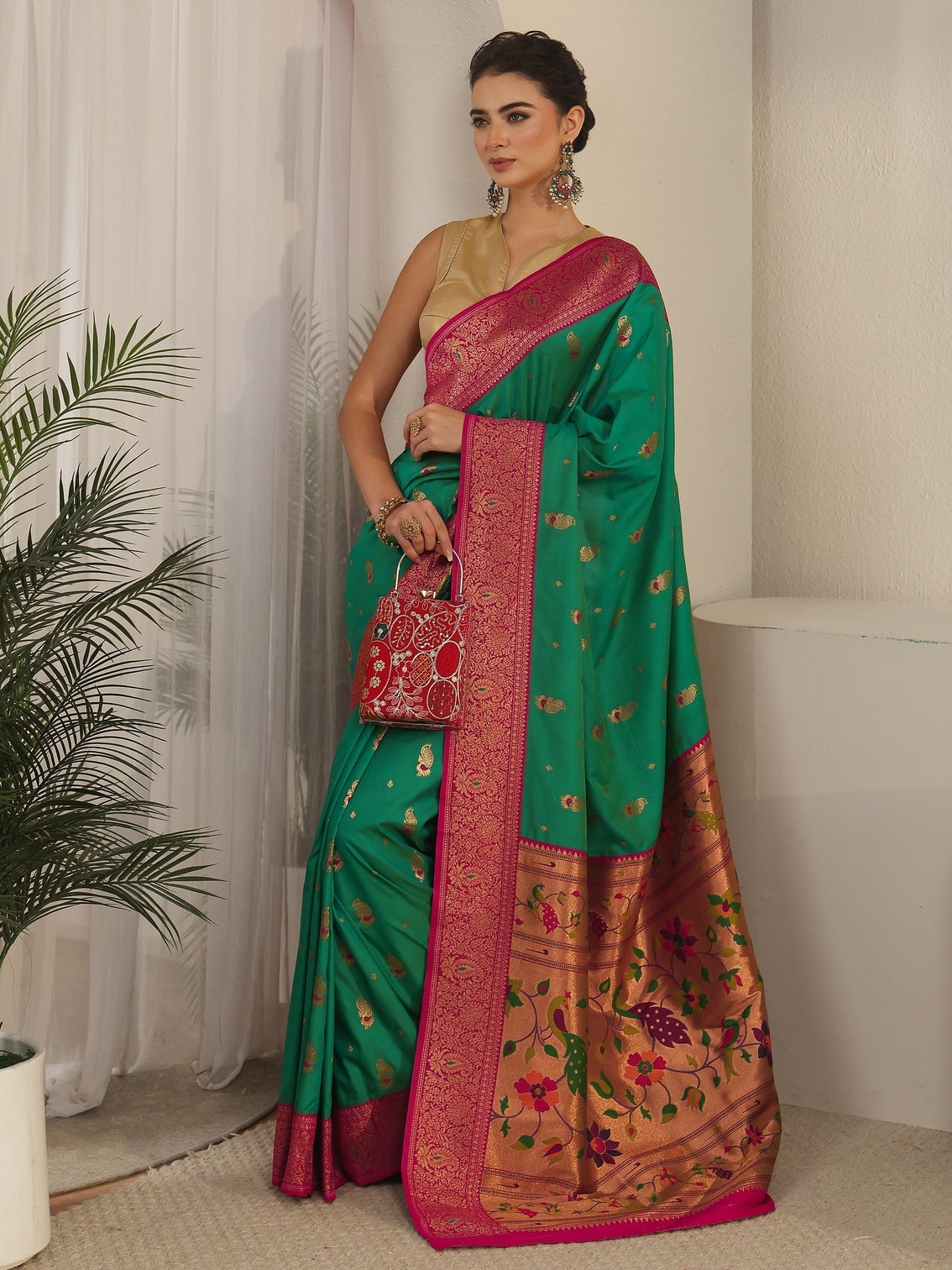 Mameraa Kelly Green and Pink Silk Blend Paithani Saree
