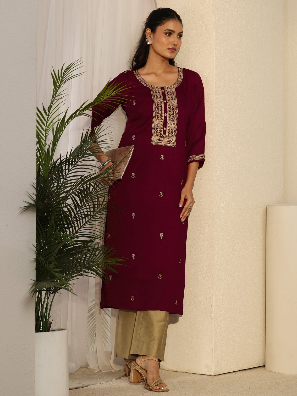 Mameraa Maroon Floral Embroidered Silk Blend Straight Kurta