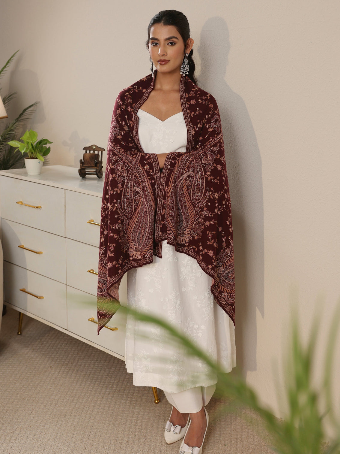 Mameraa Maroon Paisley Knitted Acrylic Shawl