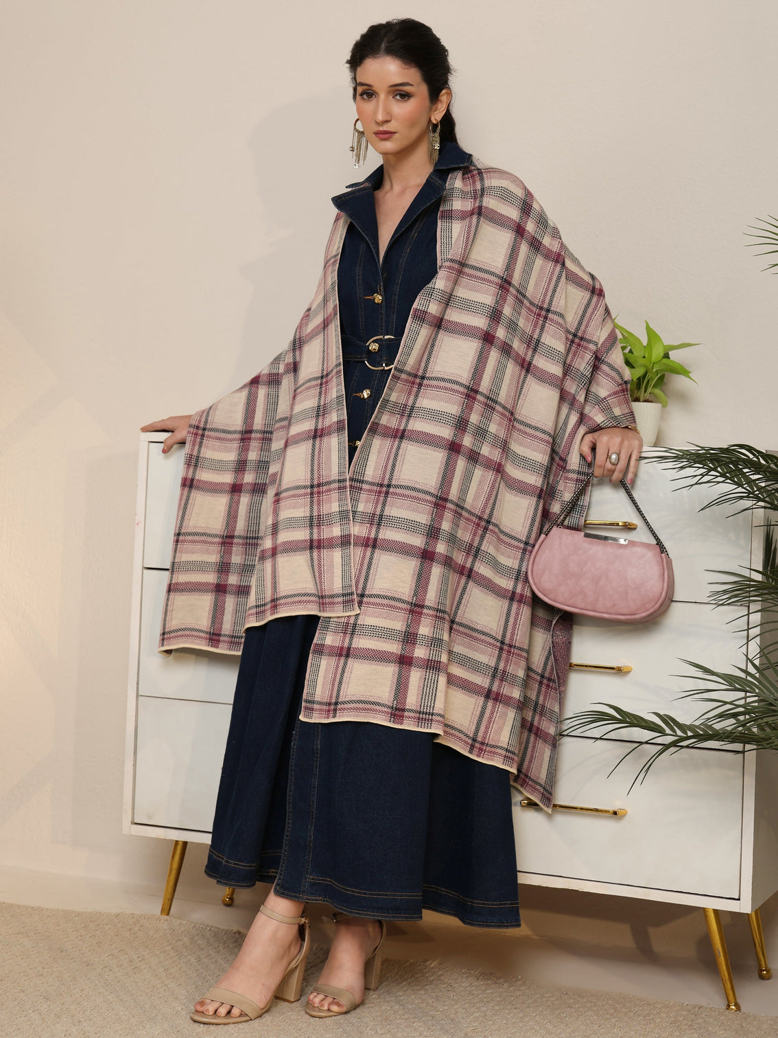 Mameraa Off White Checked Knitted Acrylic Shawl