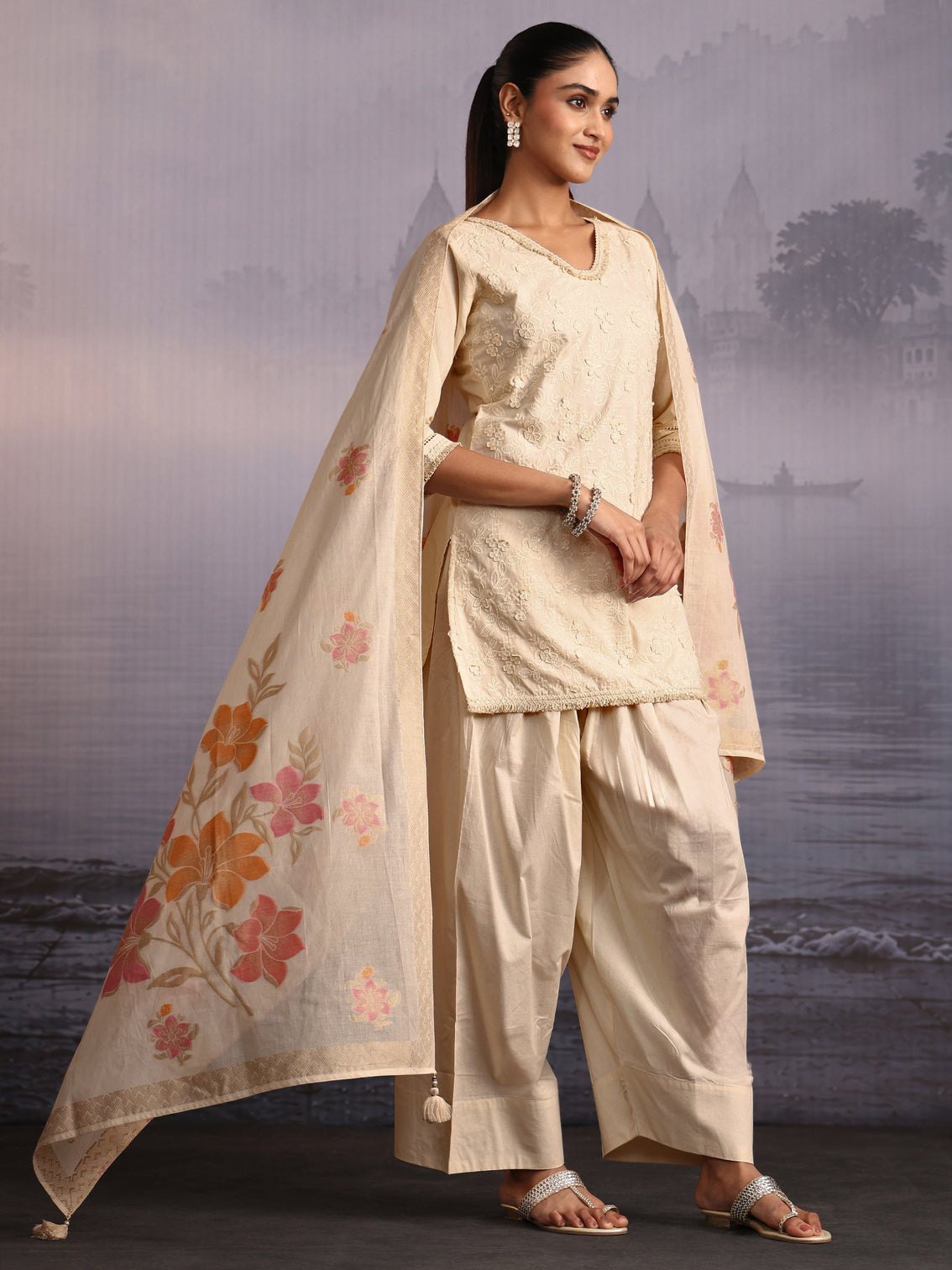 Mameraa Off White Floral Embroidered Cotton Farshi Salwar Suit
