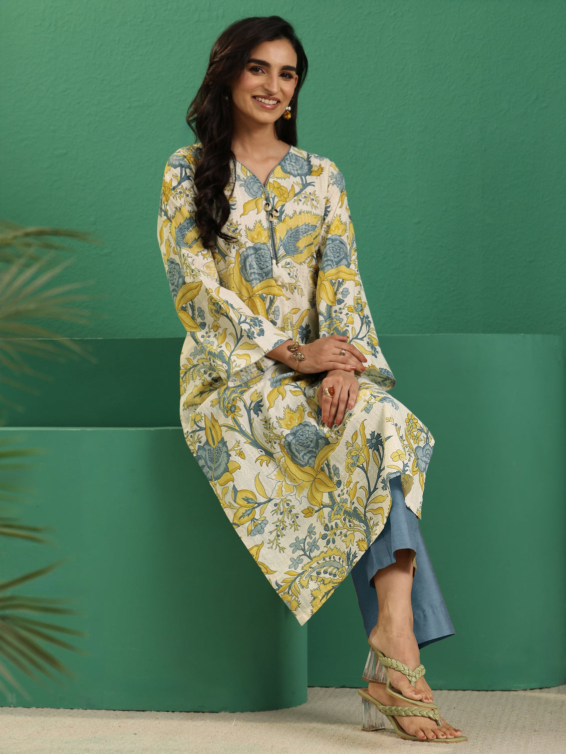 Mameraa Off White Floral Printed Cotton Straight Kurta