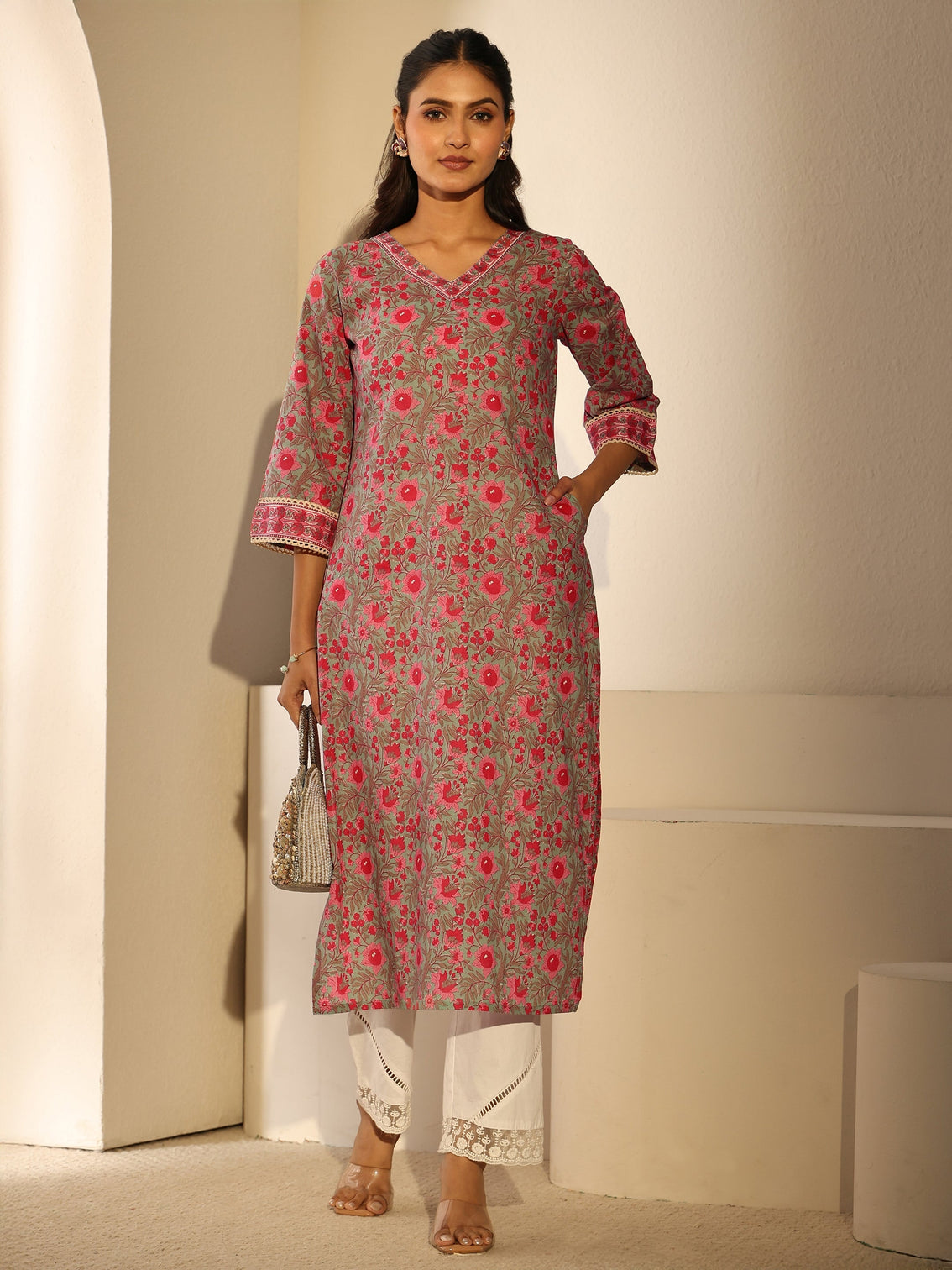 Mameraa Pastel Green Floral Printed Cotton Straight Kurta